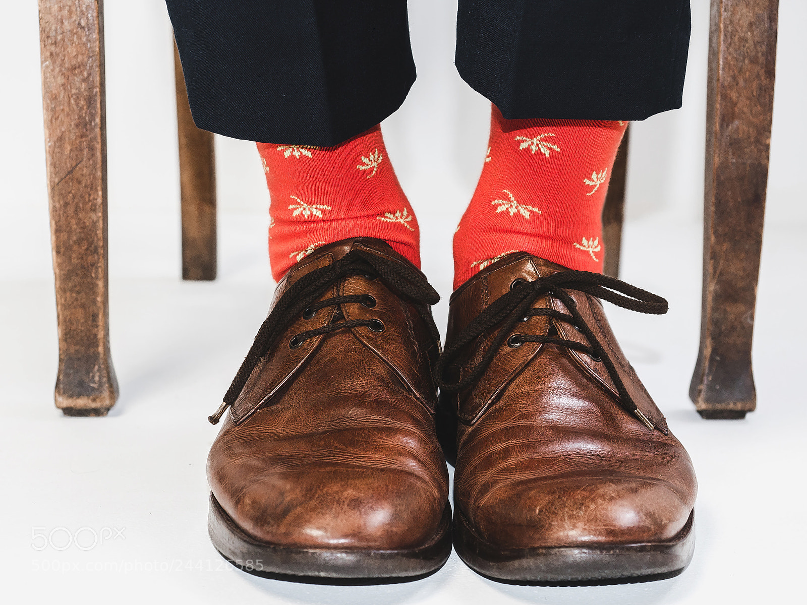 Olympus OM-D E-M5 II sample photo. Men's feet in stylish photography