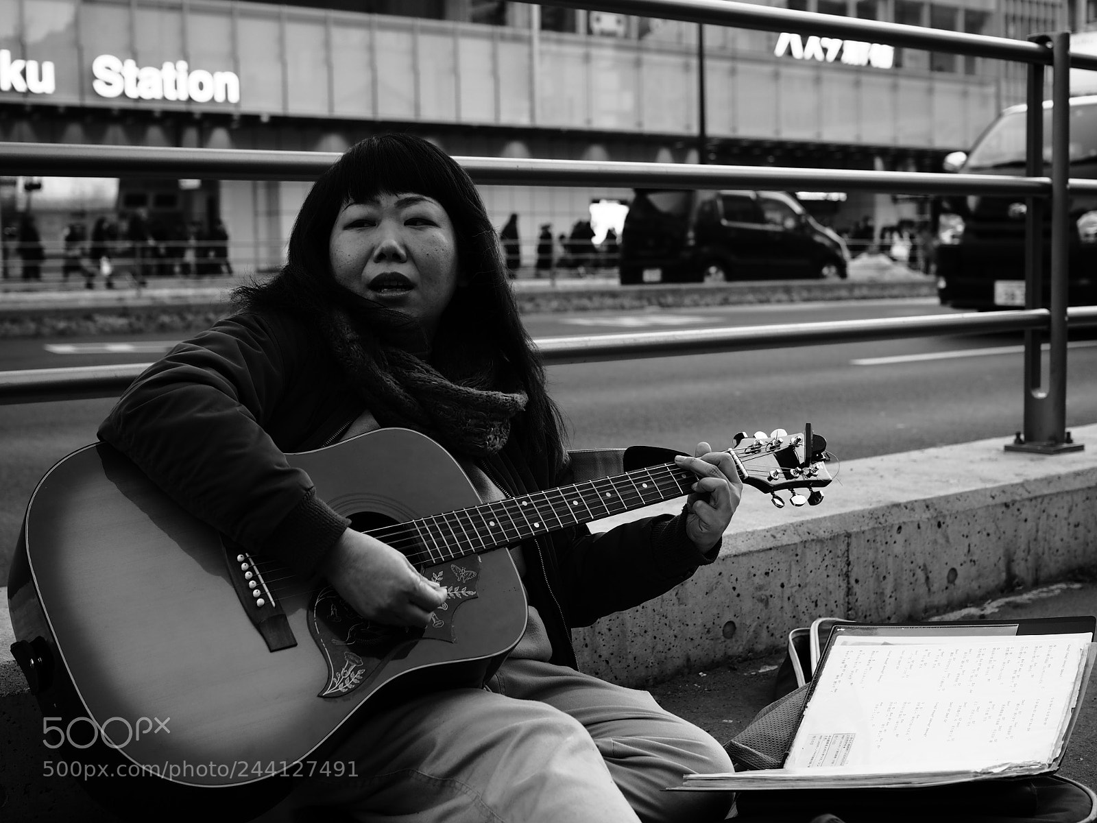 Olympus OM-D E-M10 sample photo. Street singer photography
