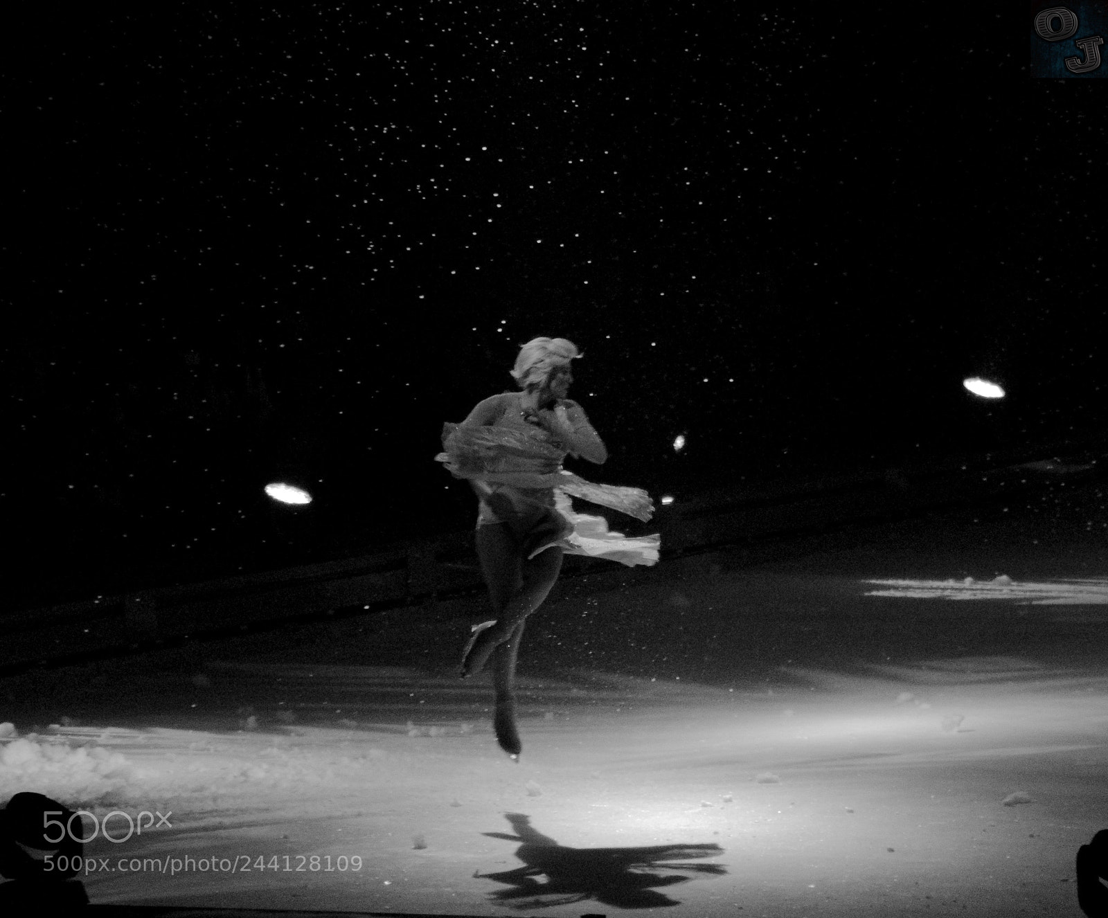 Canon EOS 800D (EOS Rebel T7i / EOS Kiss X9i) sample photo. Levitation of elsa photography