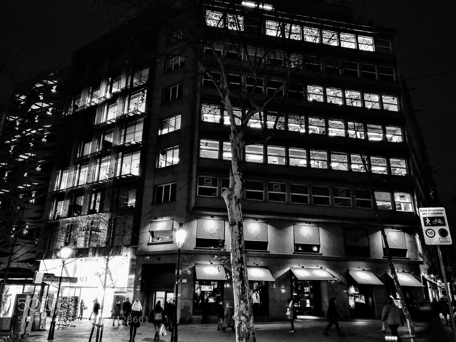 HUAWEI nova plus sample photo. M.g. office building photography