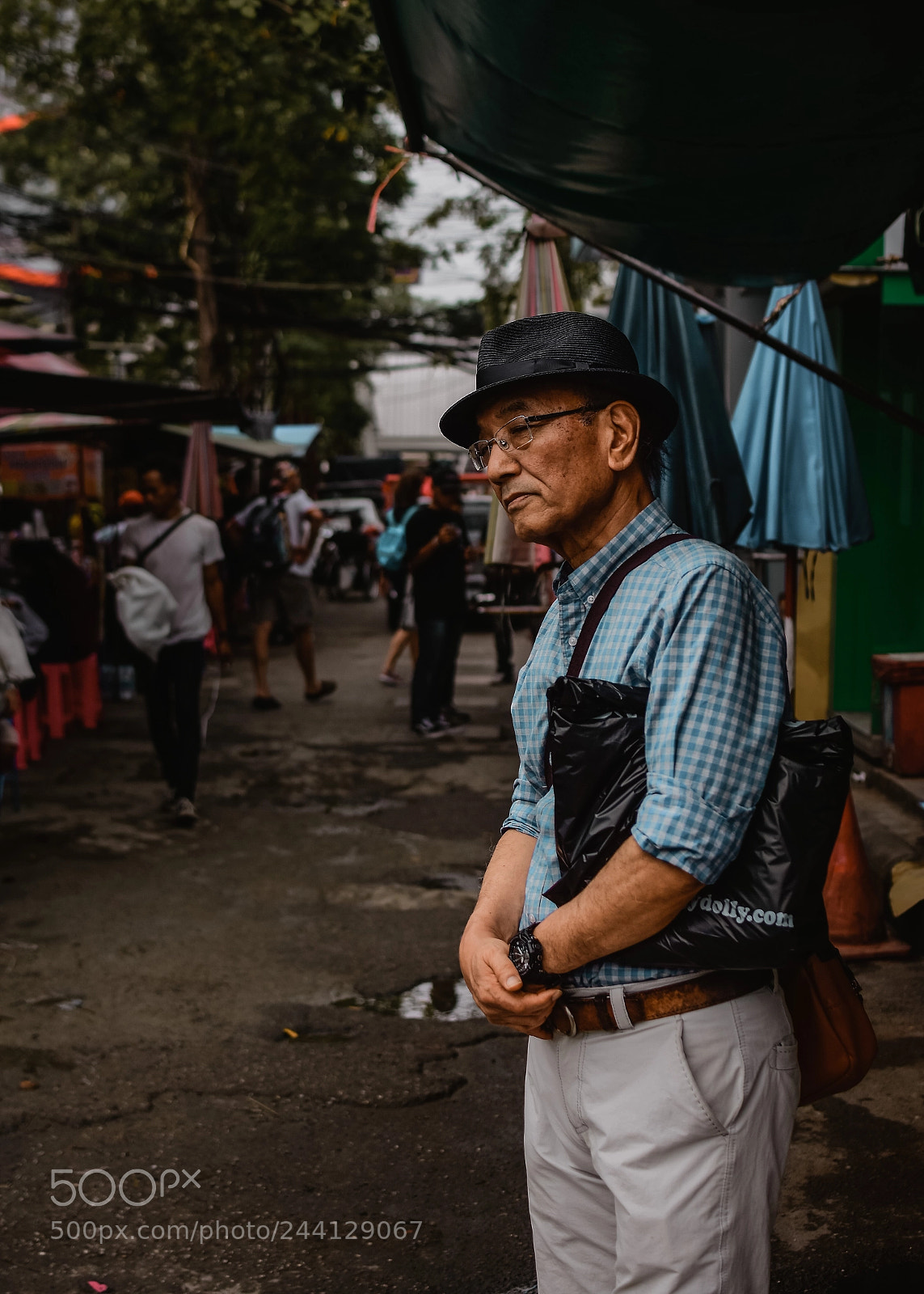 Nikon D7200 sample photo. Man in the middle photography