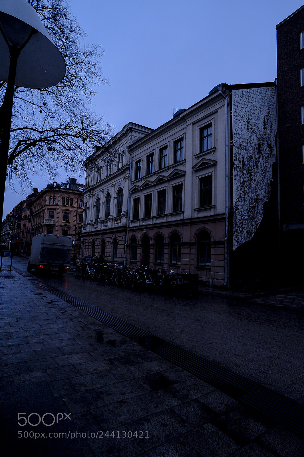 Nikon D700 sample photo. Walking down the alley photography