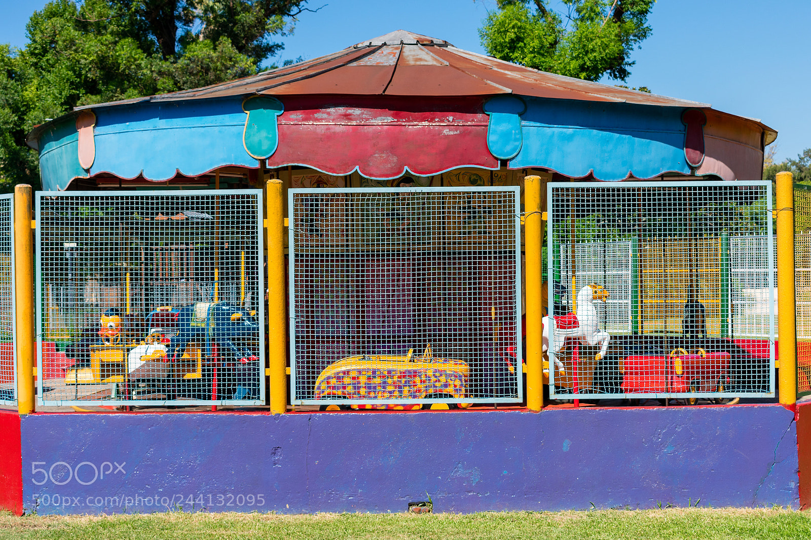 Nikon D3400 sample photo. Carrusel en plaza sicilia photography