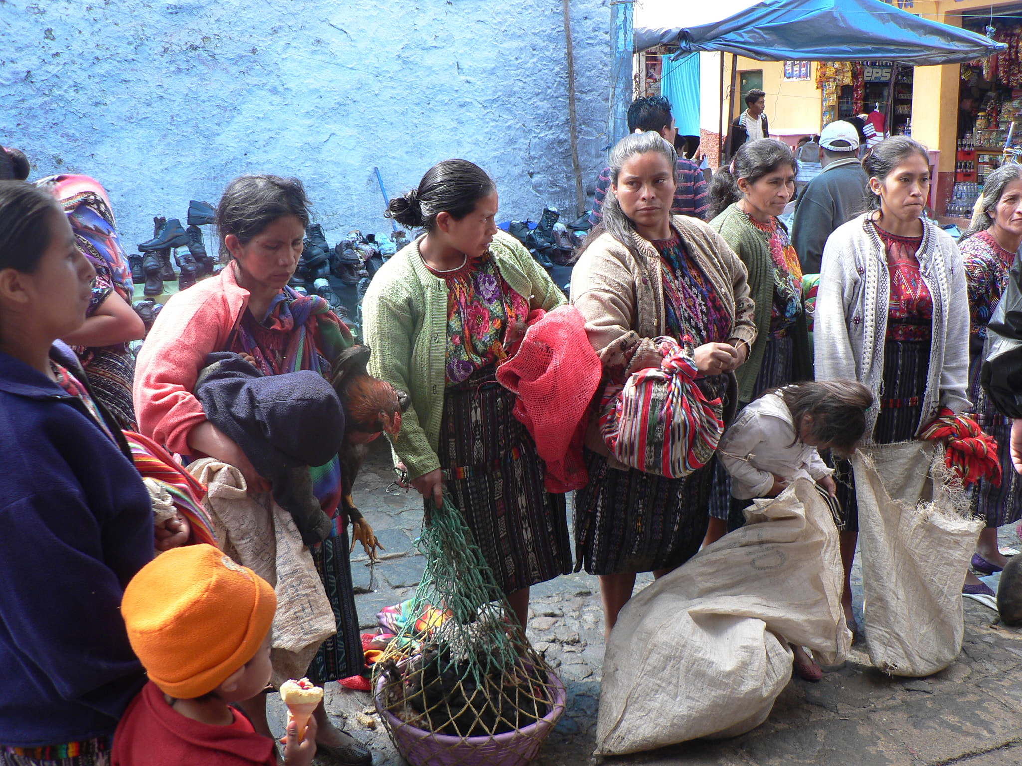 Panasonic DMC-FZ5 sample photo. Guatemalan women photography