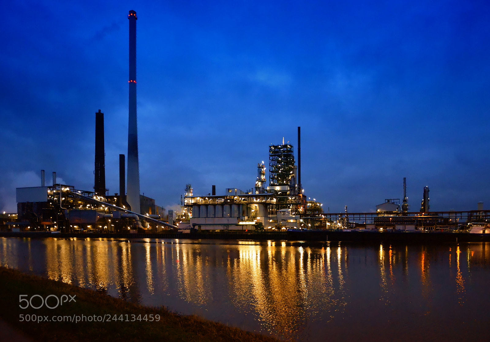 Nikon D5100 sample photo. Oil refinery lingen photography