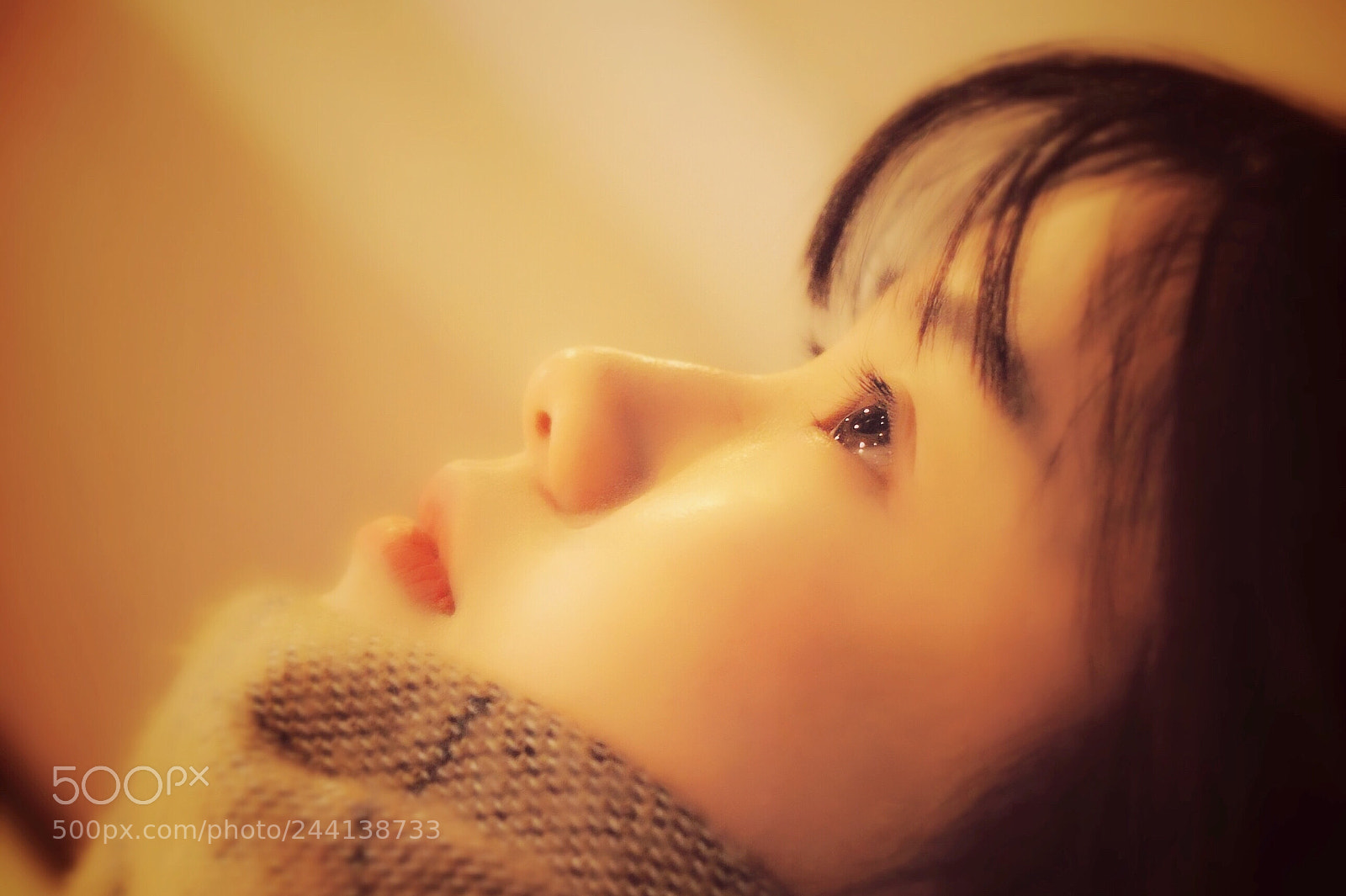 Olympus OM-D E-M1 sample photo. 一个在星巴克哭的女孩 photography