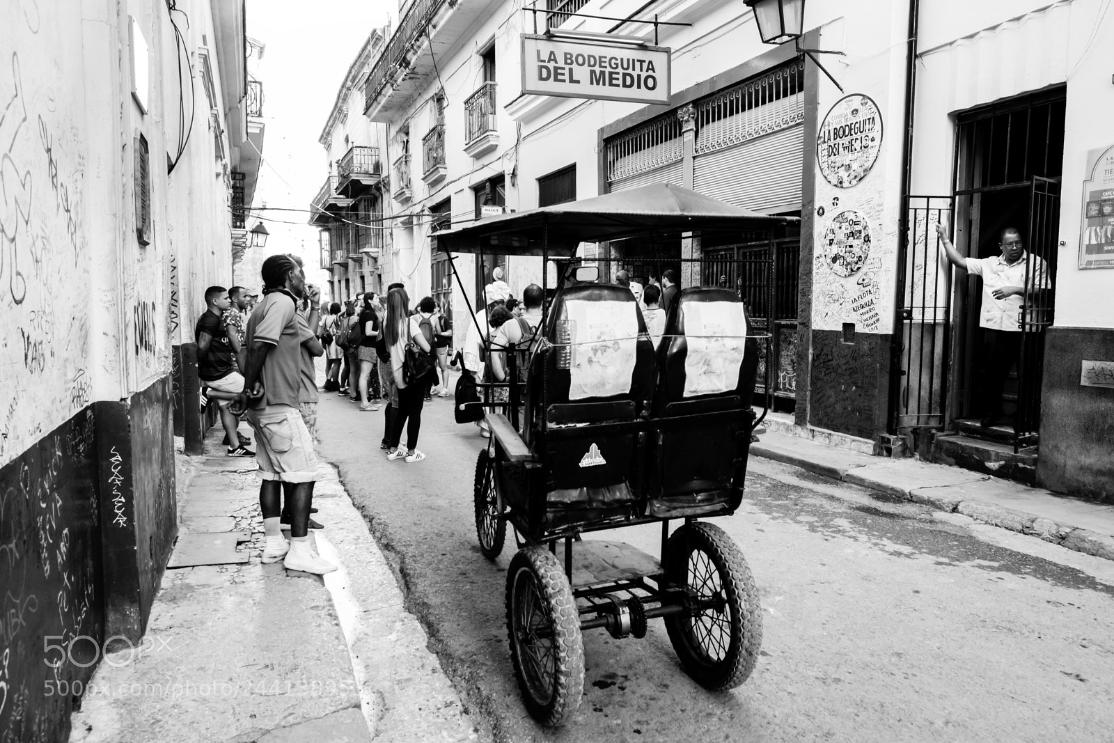 Fujifilm X-T2 sample photo. La bodeguita del medio photography