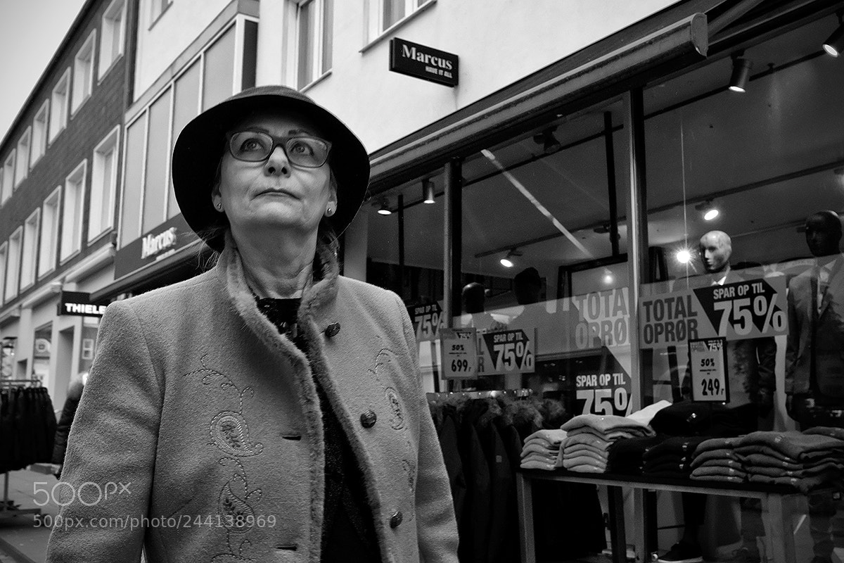Fujifilm X-Pro2 sample photo. Hat lady photography
