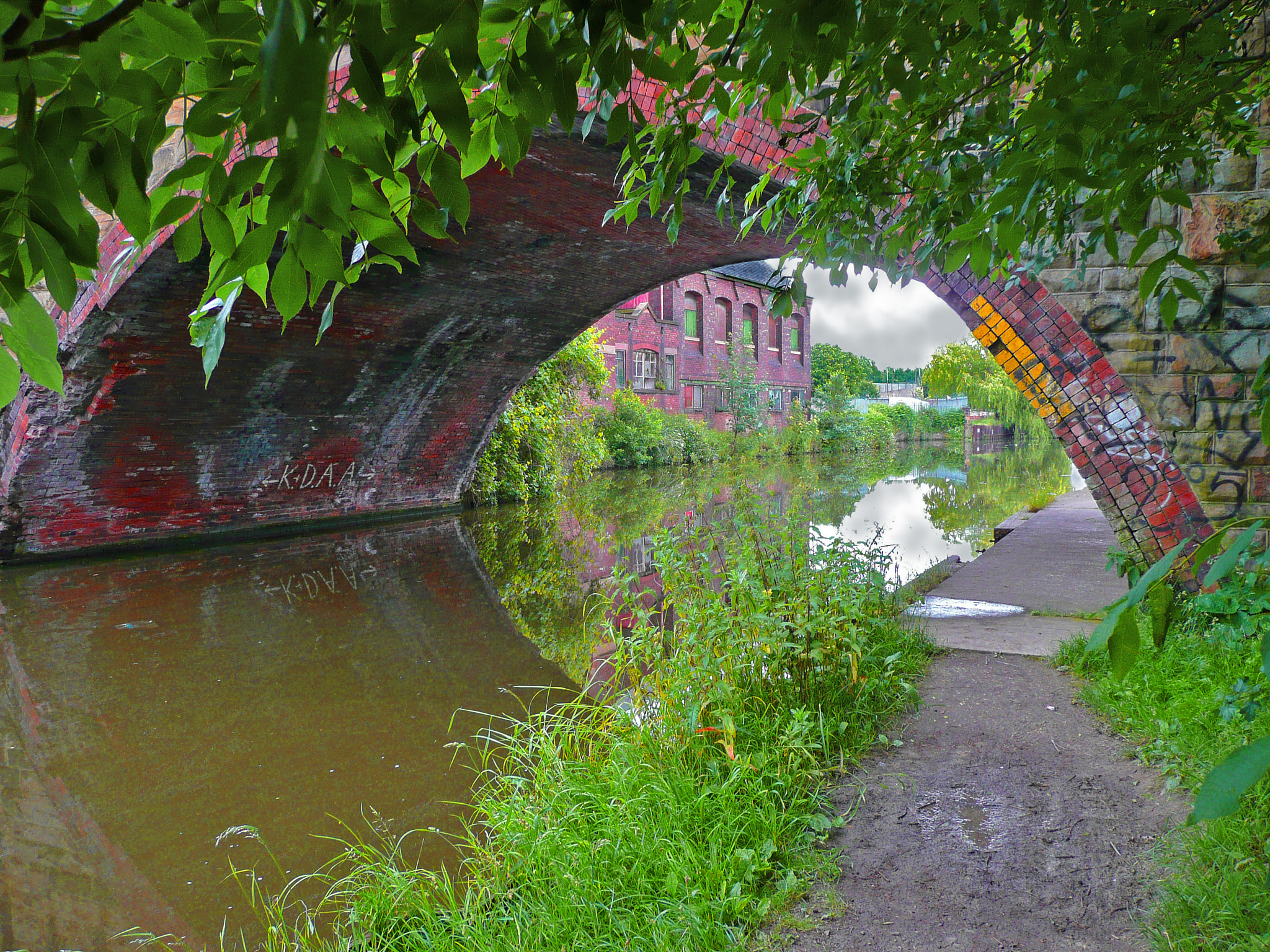 Panasonic DMC-TZ3 sample photo. Towpath photography