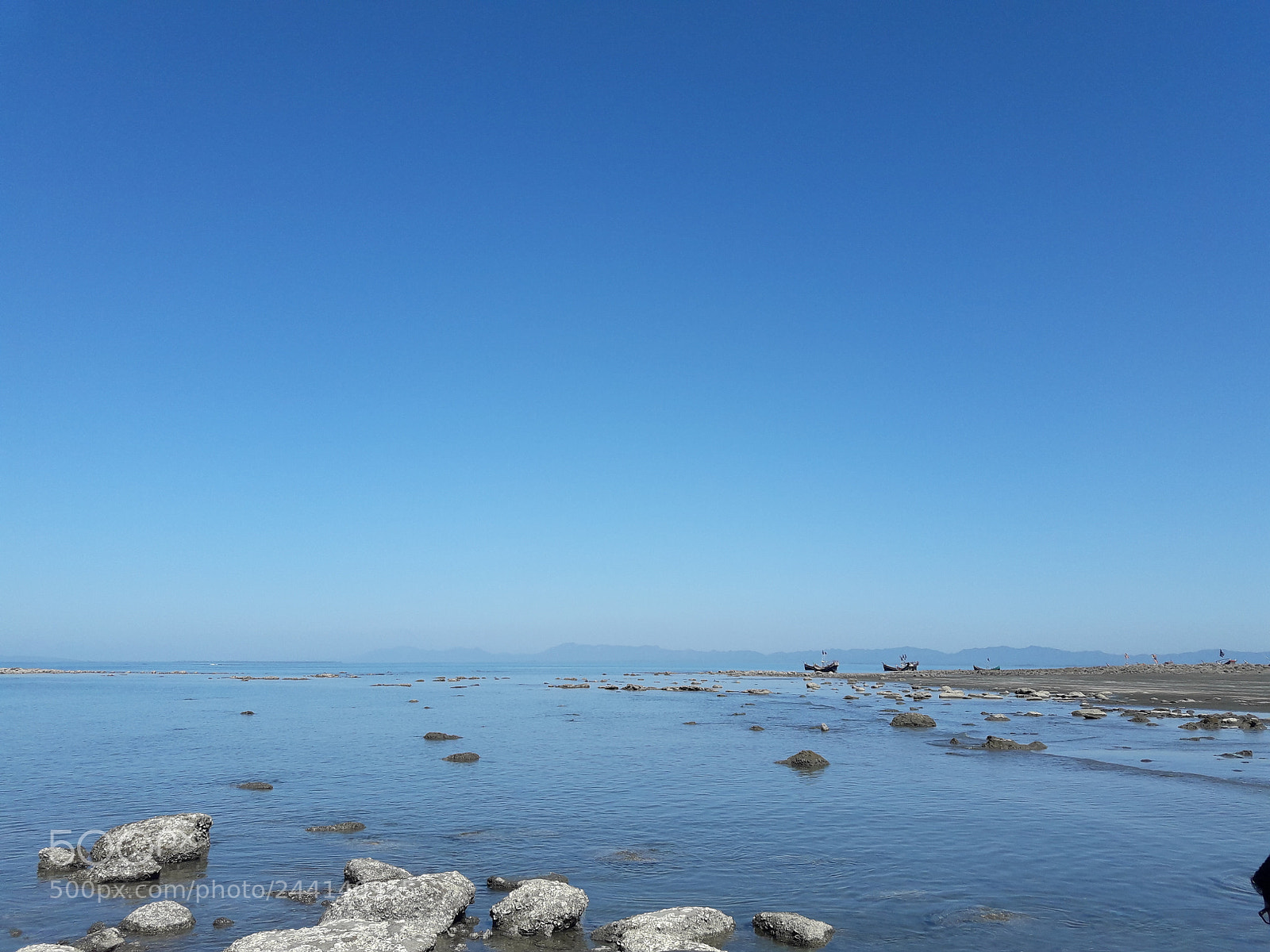 Samsung Galaxy J7 Neo sample photo. Blue sea and blue photography