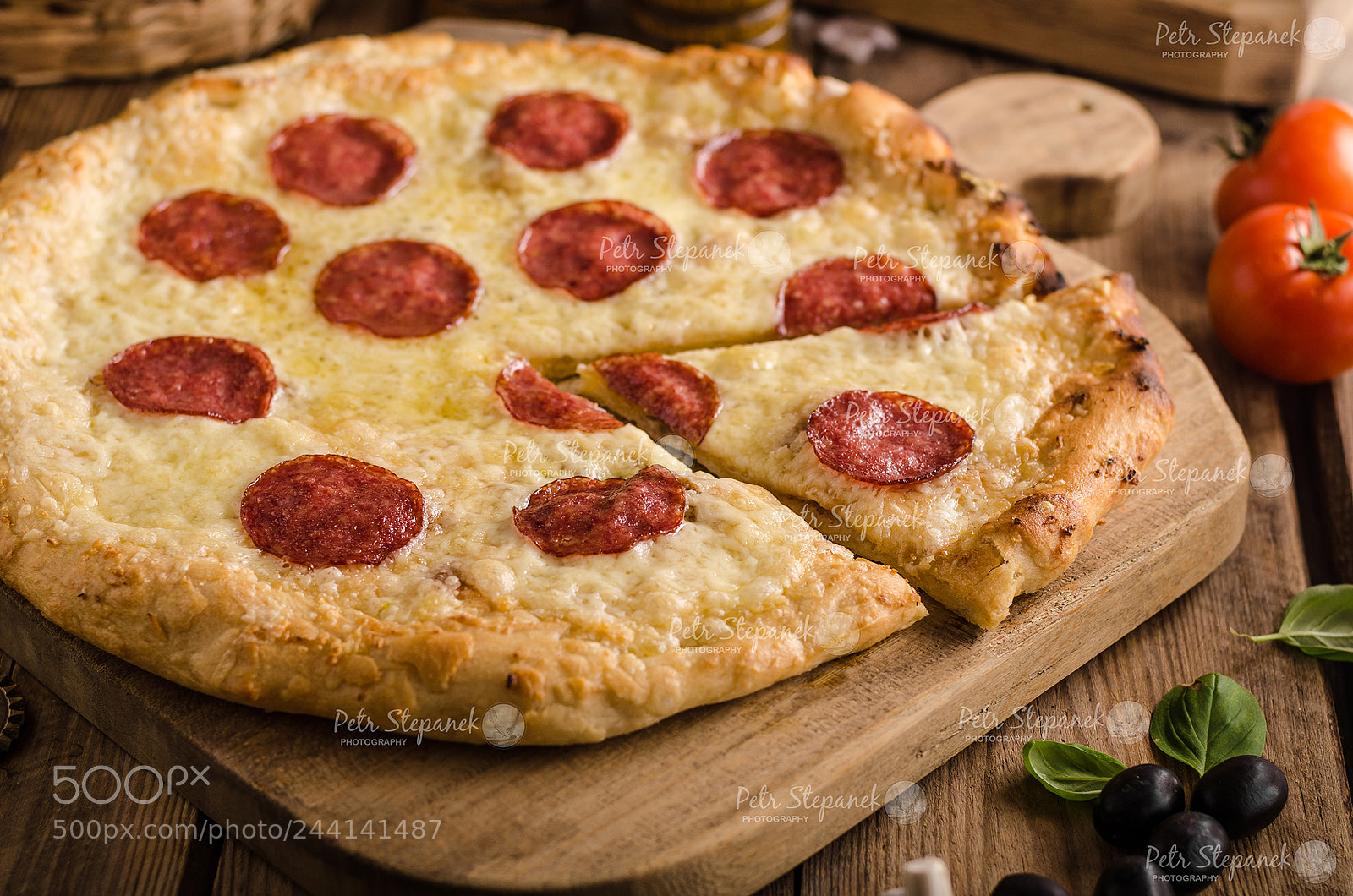 Nikon D7000 sample photo. Rustic pizza with tomato photography