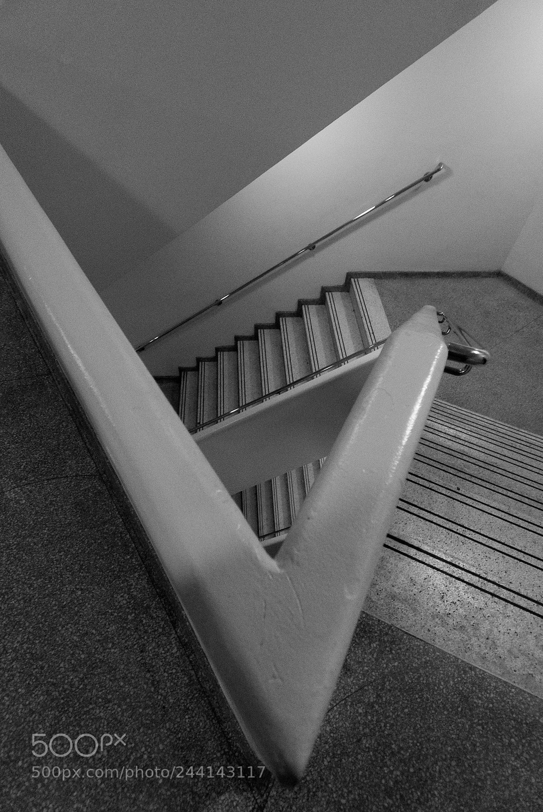 Nikon D90 sample photo. Guggenhiem staircase shapes photography