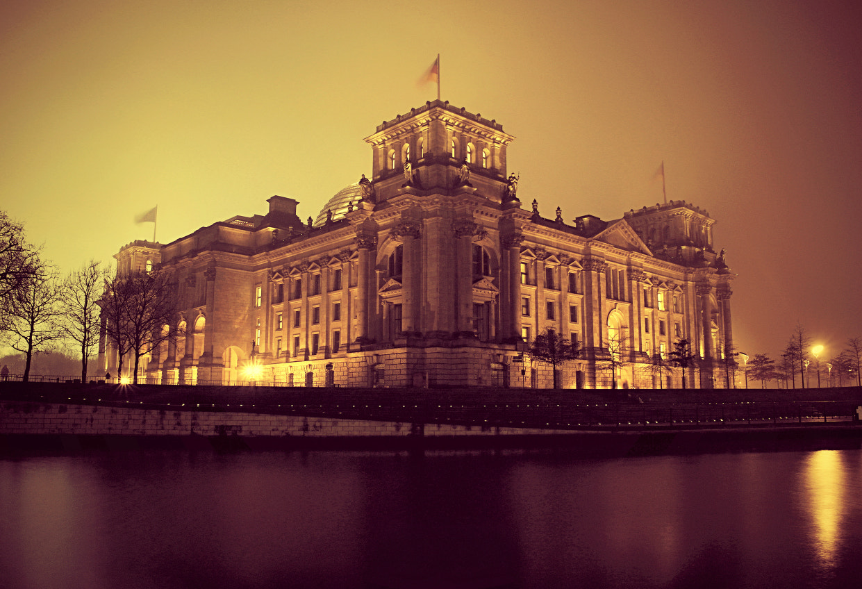 Samsung NX10 sample photo. Reichstag photography