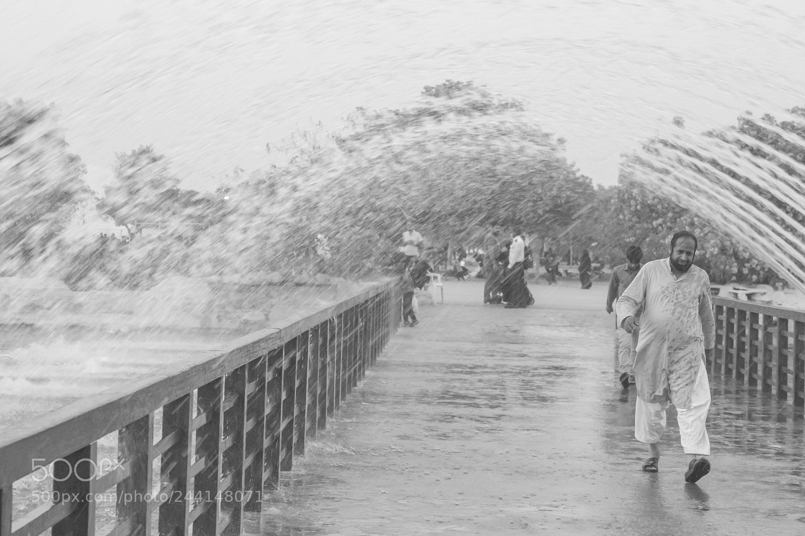 Canon EOS 650D (EOS Rebel T4i / EOS Kiss X6i) sample photo. Man enjoying walking under photography