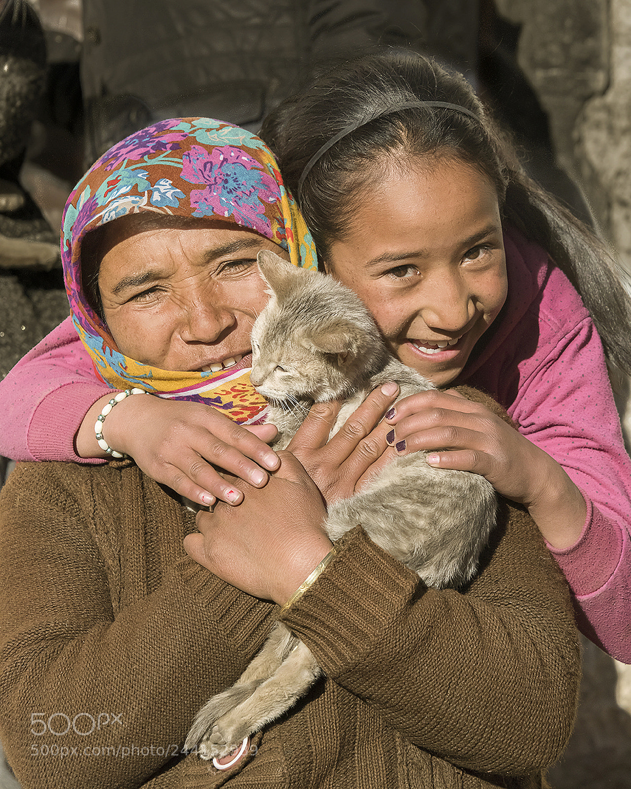 Nikon D810 sample photo. Ladakh women with kitten photography