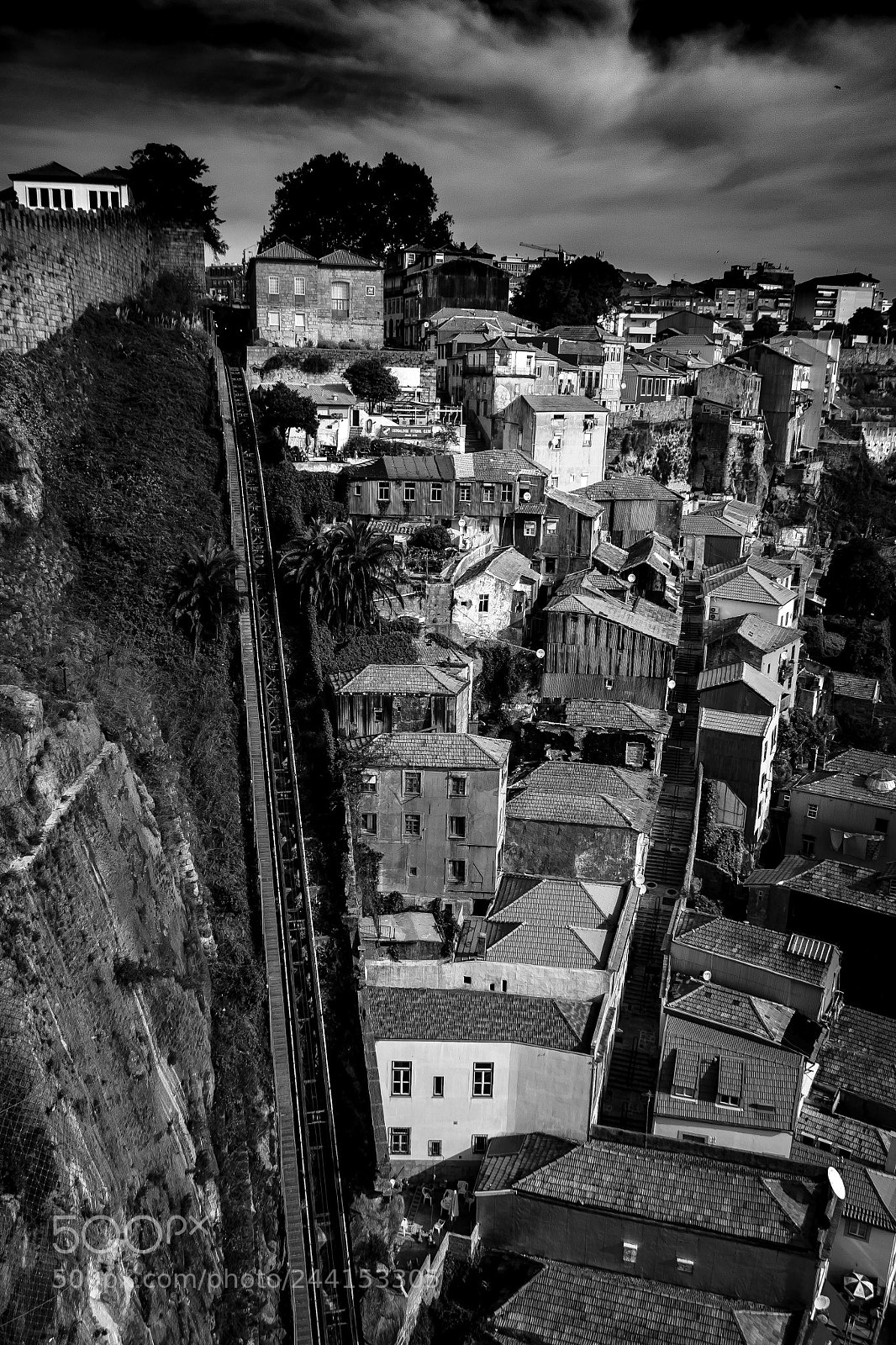 Canon EOS 500D (EOS Rebel T1i / EOS Kiss X3) sample photo. Funicular of the guindais. photography