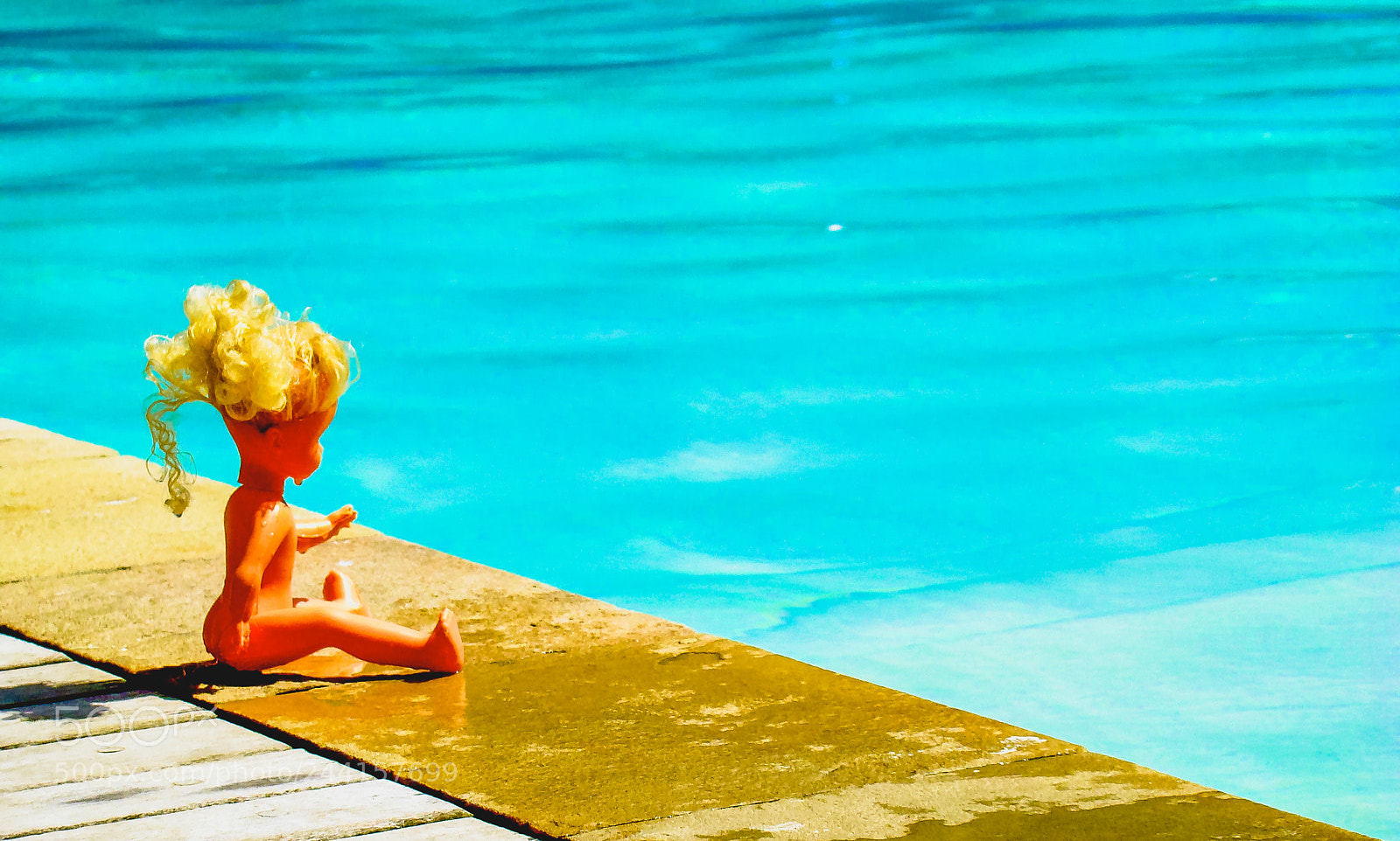 Sony DSC-H9 sample photo. Barbie pool photography