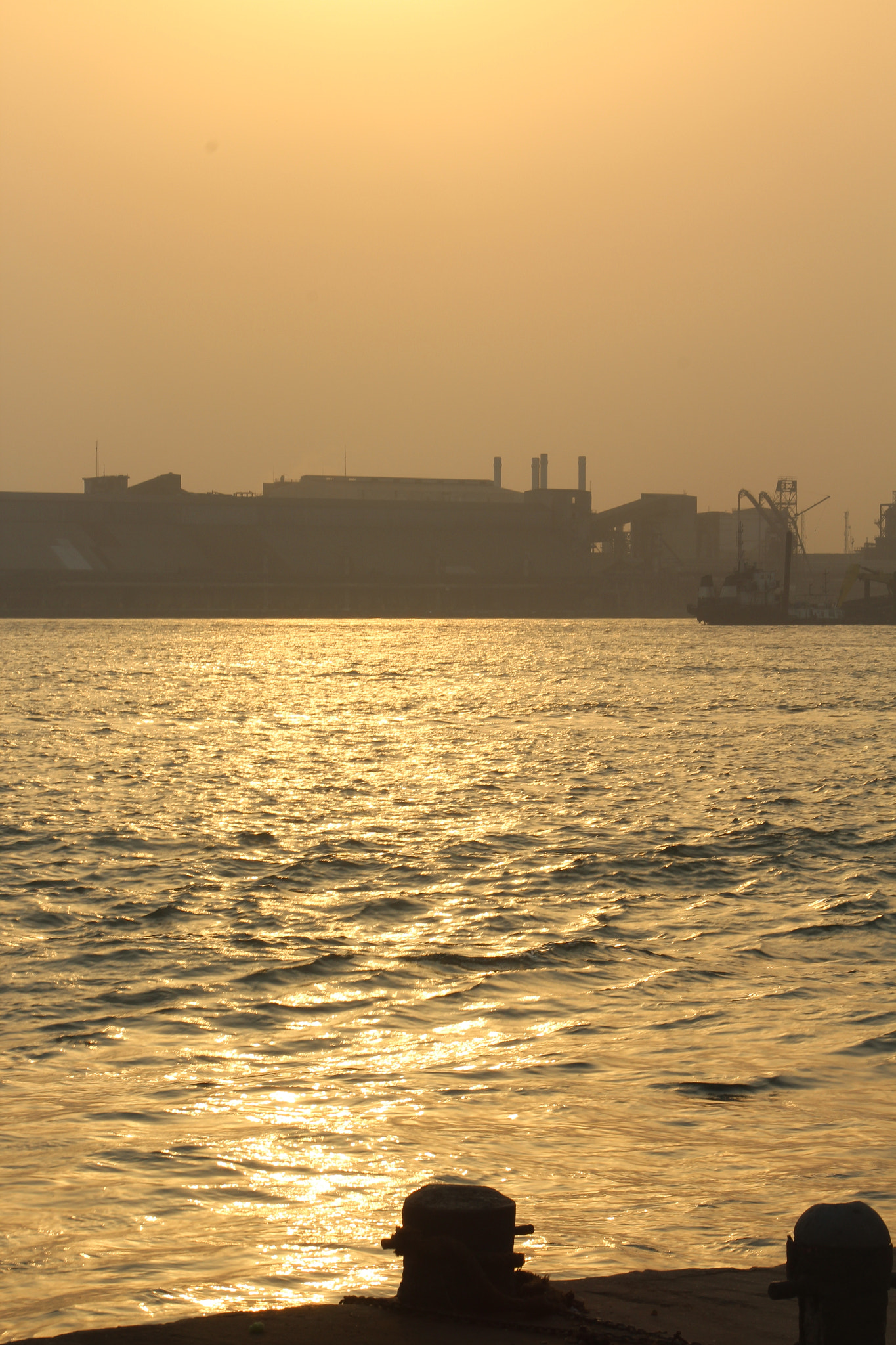 Canon EOS 1300D (EOS Rebel T6 / EOS Kiss X80) + EF75-300mm f/4-5.6 sample photo. Sunset @ jetty photography