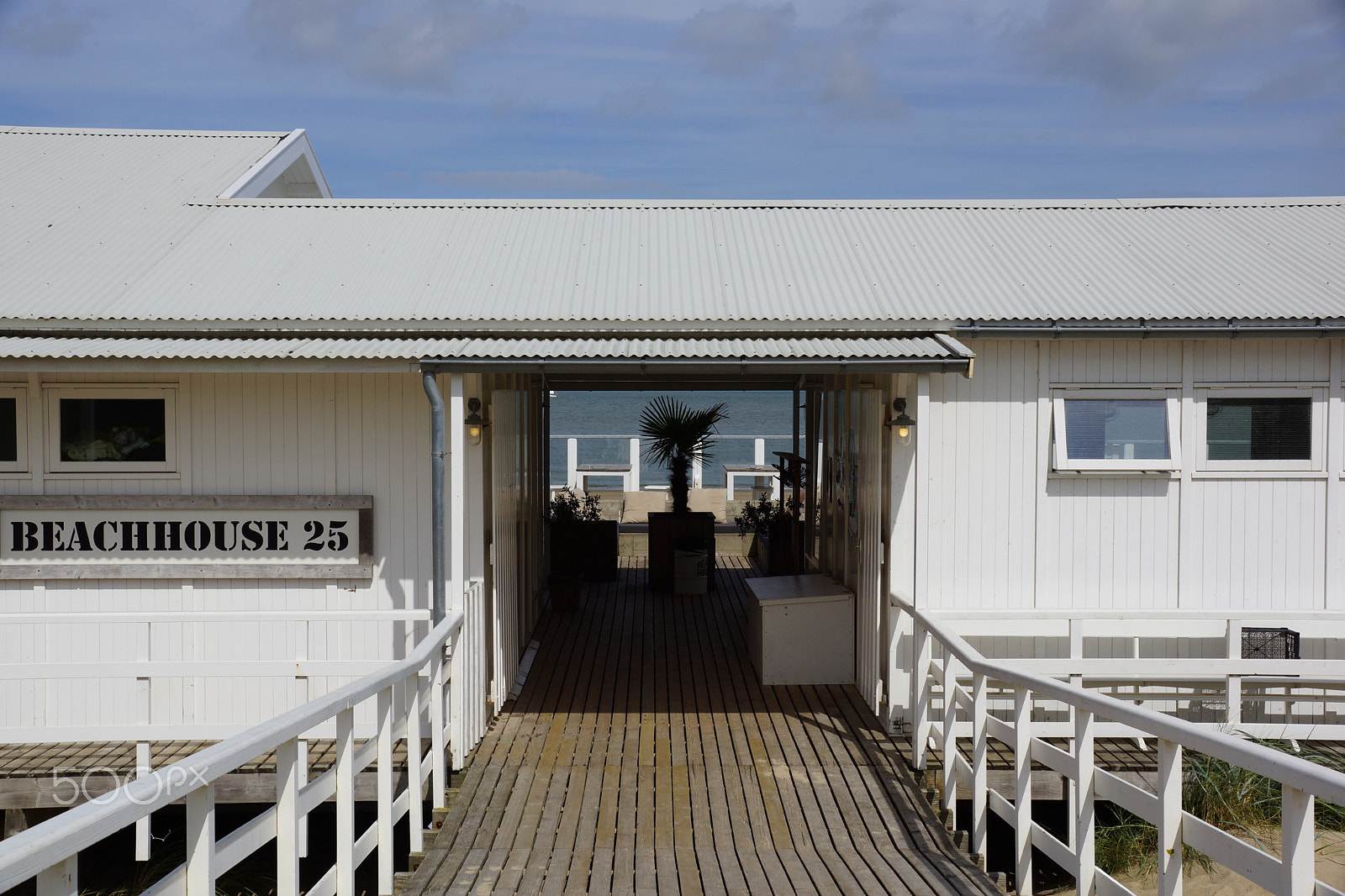 Sony DT 18-135mm F3.5-5.6 SAM sample photo. Beachhouse to chill photography