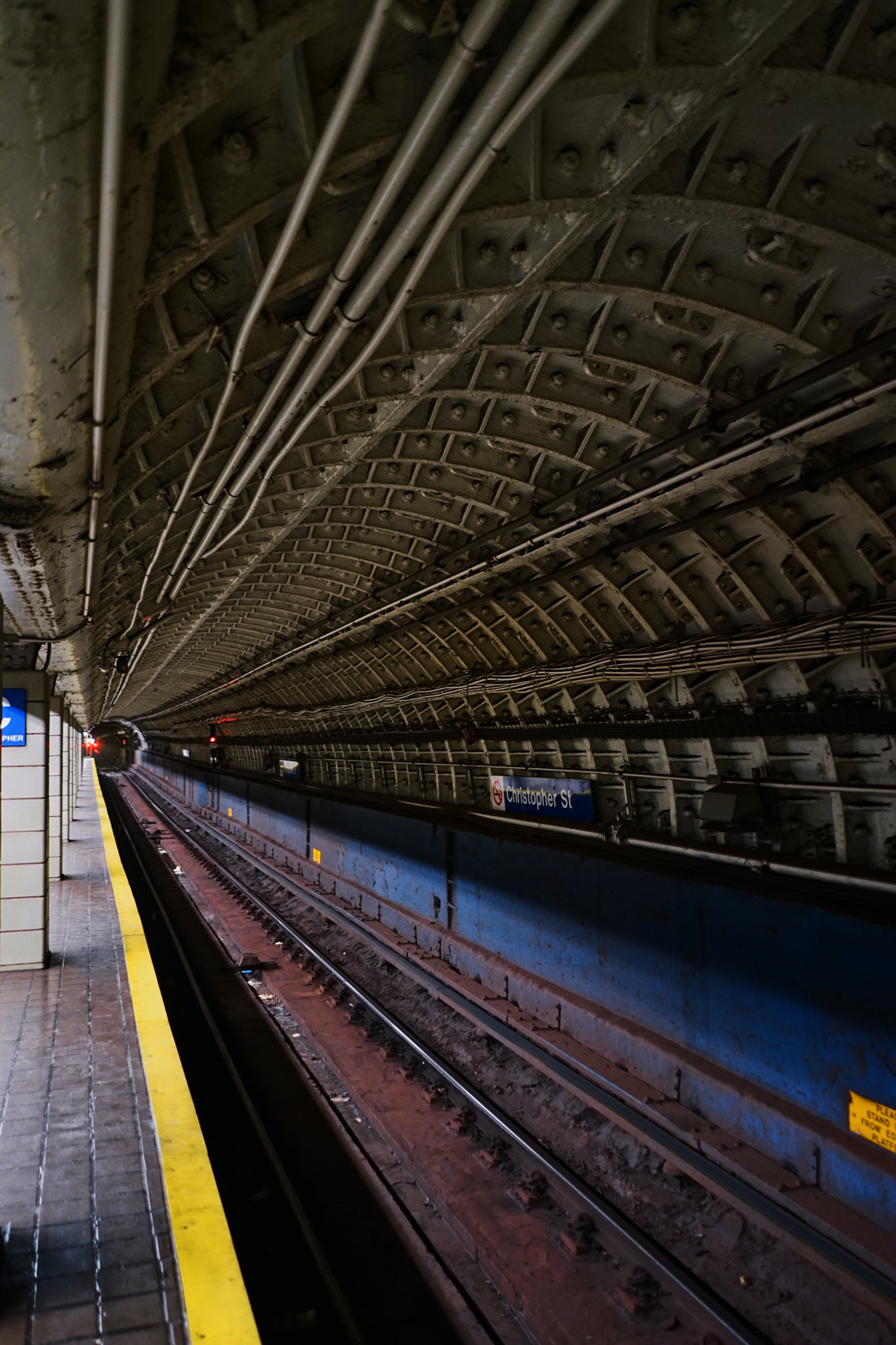 Sony a7 II + Sony FE 28mm F2 sample photo. Nyc path station photography