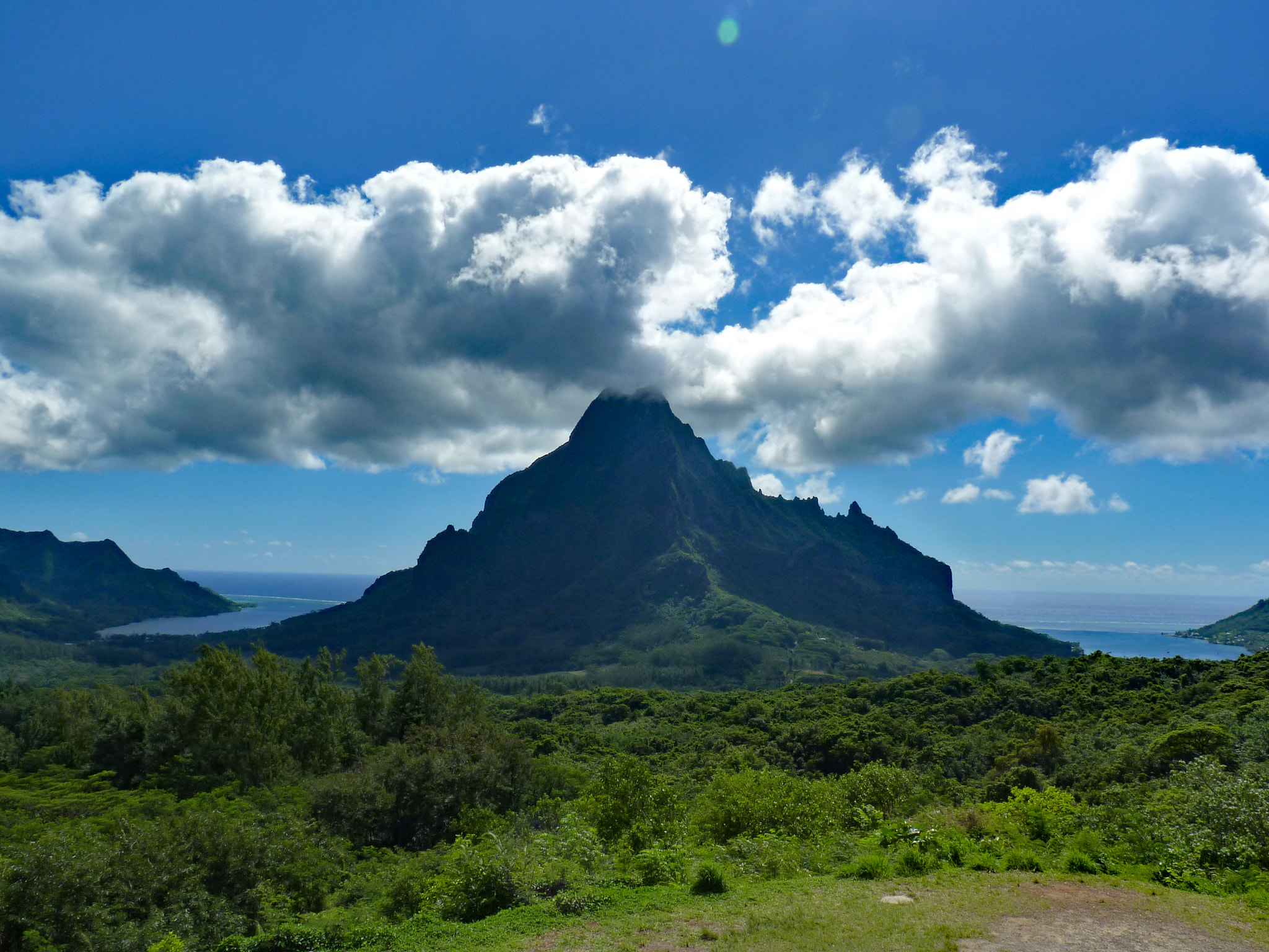 Panasonic Lumix DMC-FZ35 (Lumix DMC-FZ38) sample photo. Moorea in french polynesia photography