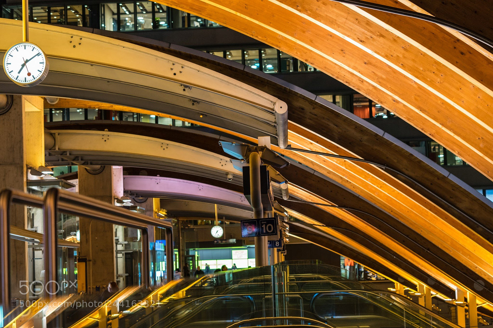 Sony a7 II sample photo. Bahnhof bern, passerelle photography