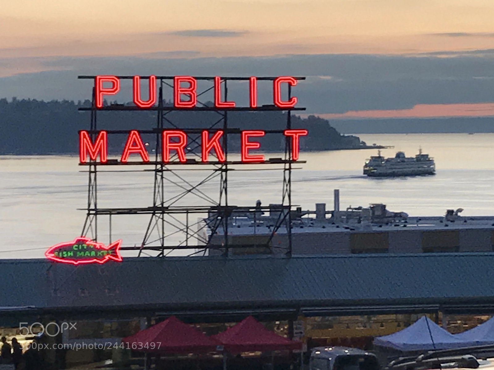 Apple iPhone 7 sample photo. Pike place market photography
