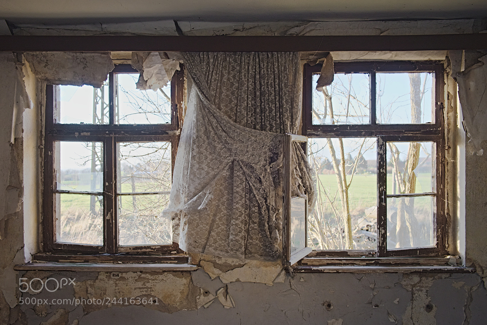 Fujifilm X-T1 sample photo. Lost windows photography