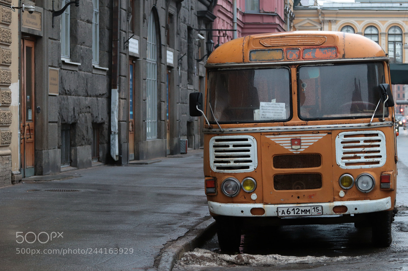 Canon EOS 77D (EOS 9000D / EOS 770D) sample photo. City bus photography