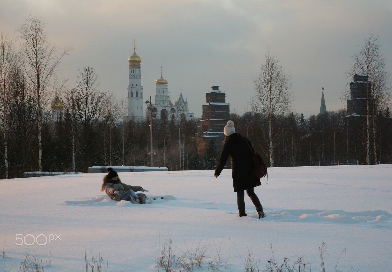 Canon EOS 5D + Canon EF 28-135mm F3.5-5.6 IS USM sample photo. Прогулка в зимнем парке.walking in a winter park. photography