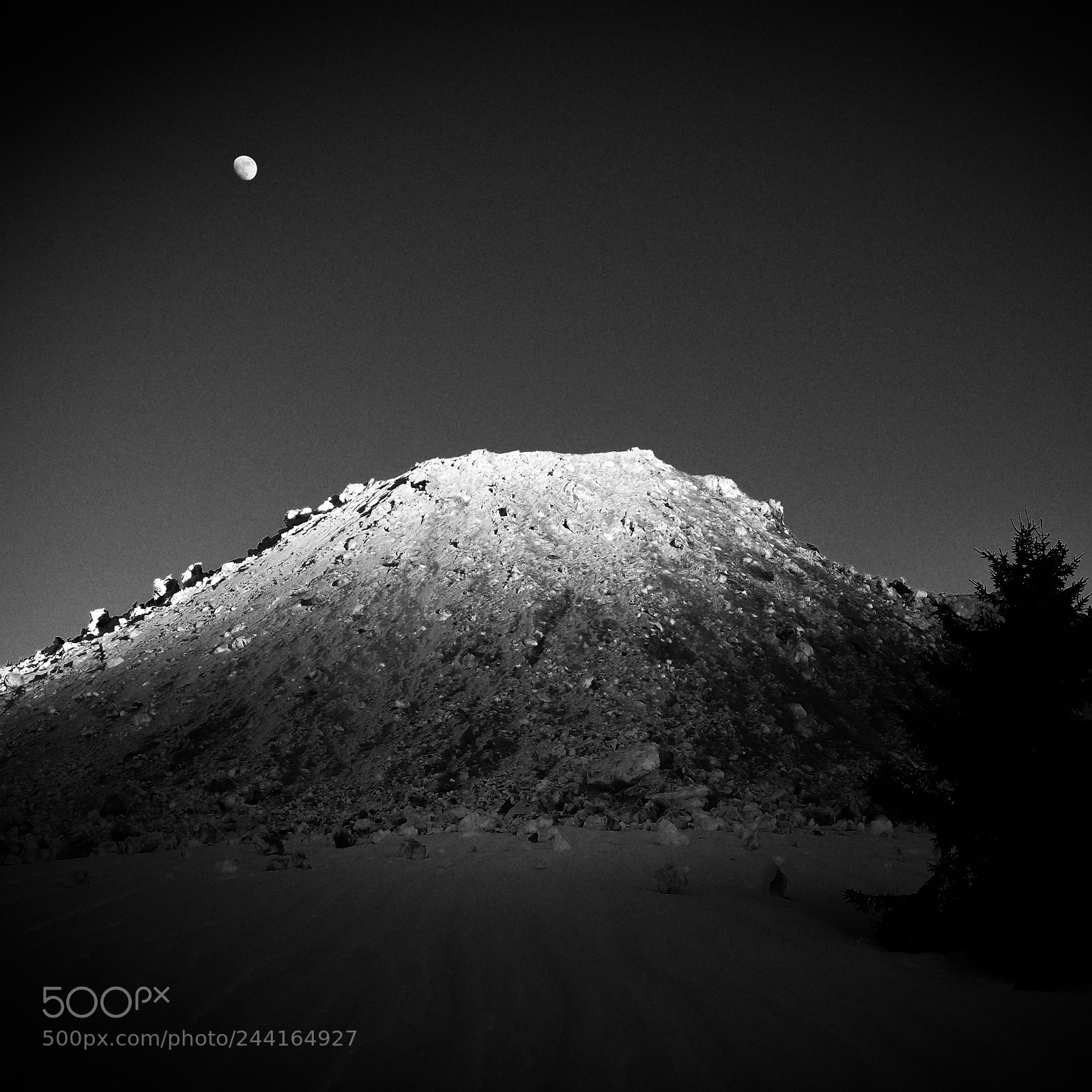 Olympus PEN-F sample photo. Moonrise on the snow photography