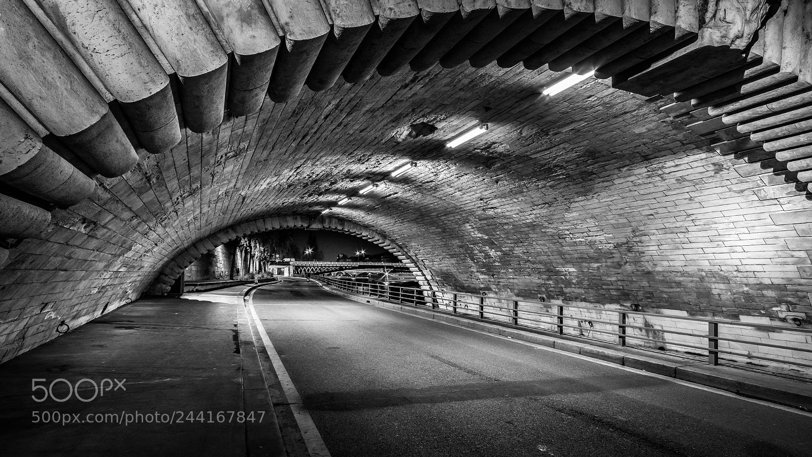 Fujifilm X-Pro2 sample photo. Sous les ponts de photography