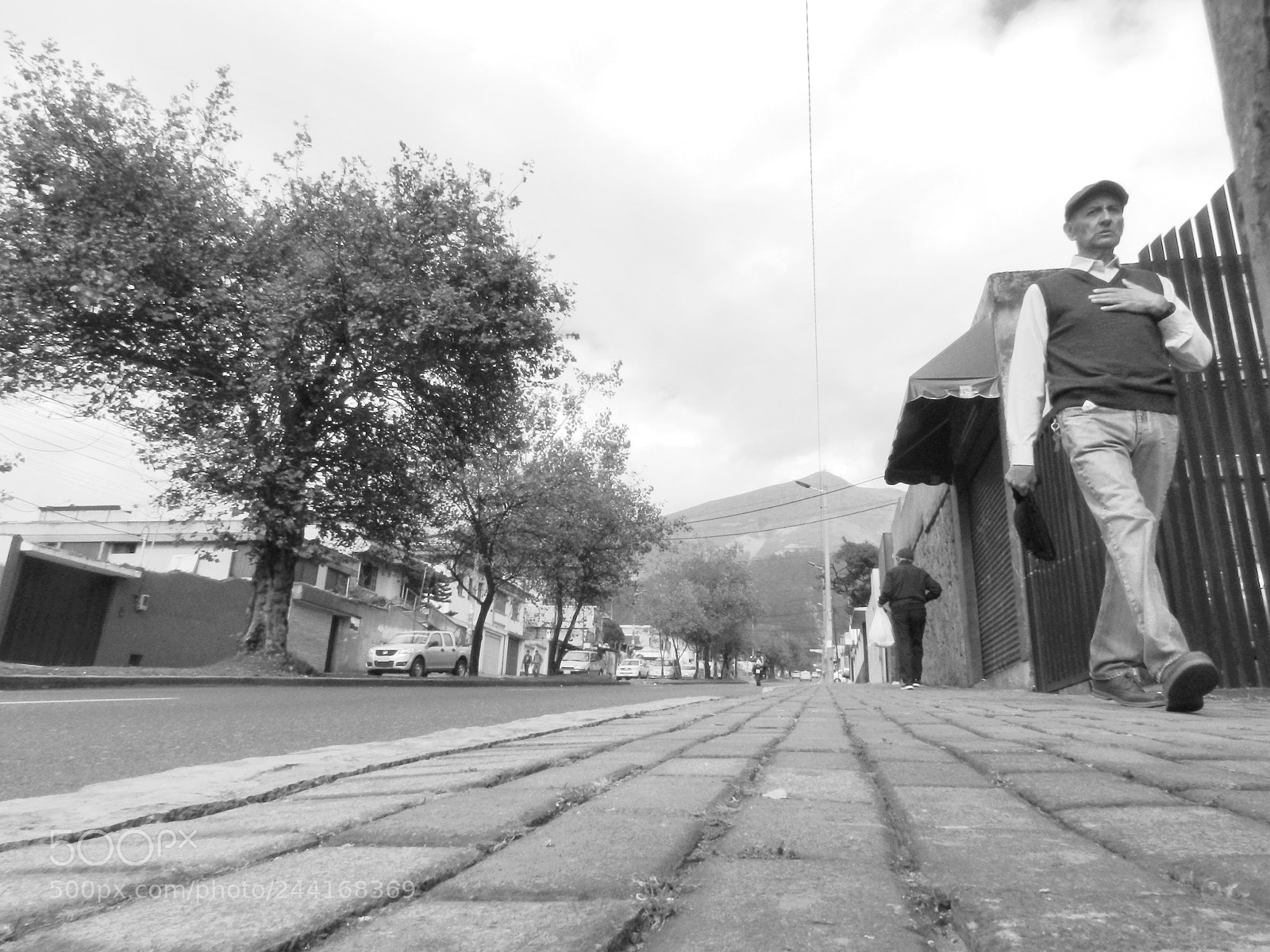Nikon Coolpix P500 sample photo. Lineas. quito ecuador photography