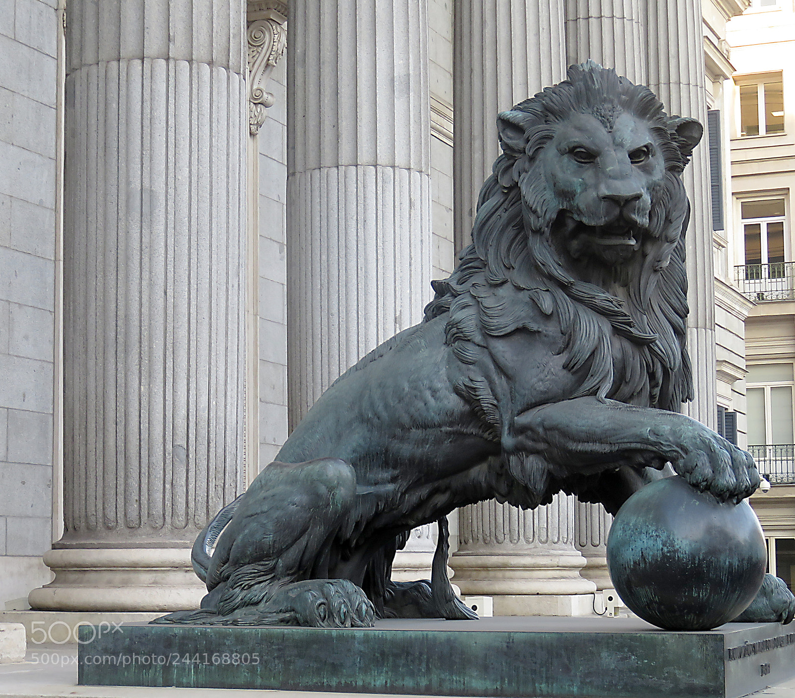 Canon PowerShot SX710 HS sample photo. Bronze lion photography