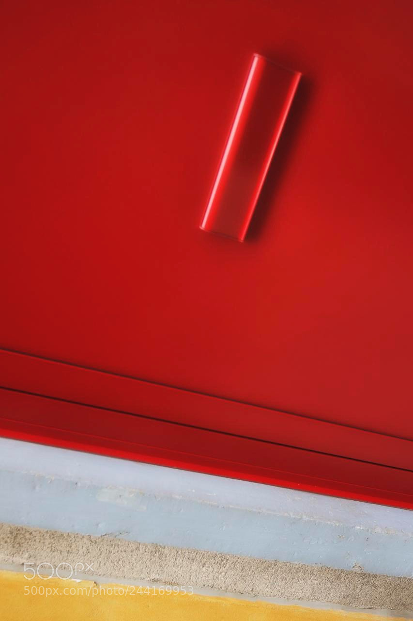 Sony Alpha NEX-6 sample photo. Red door handle photography