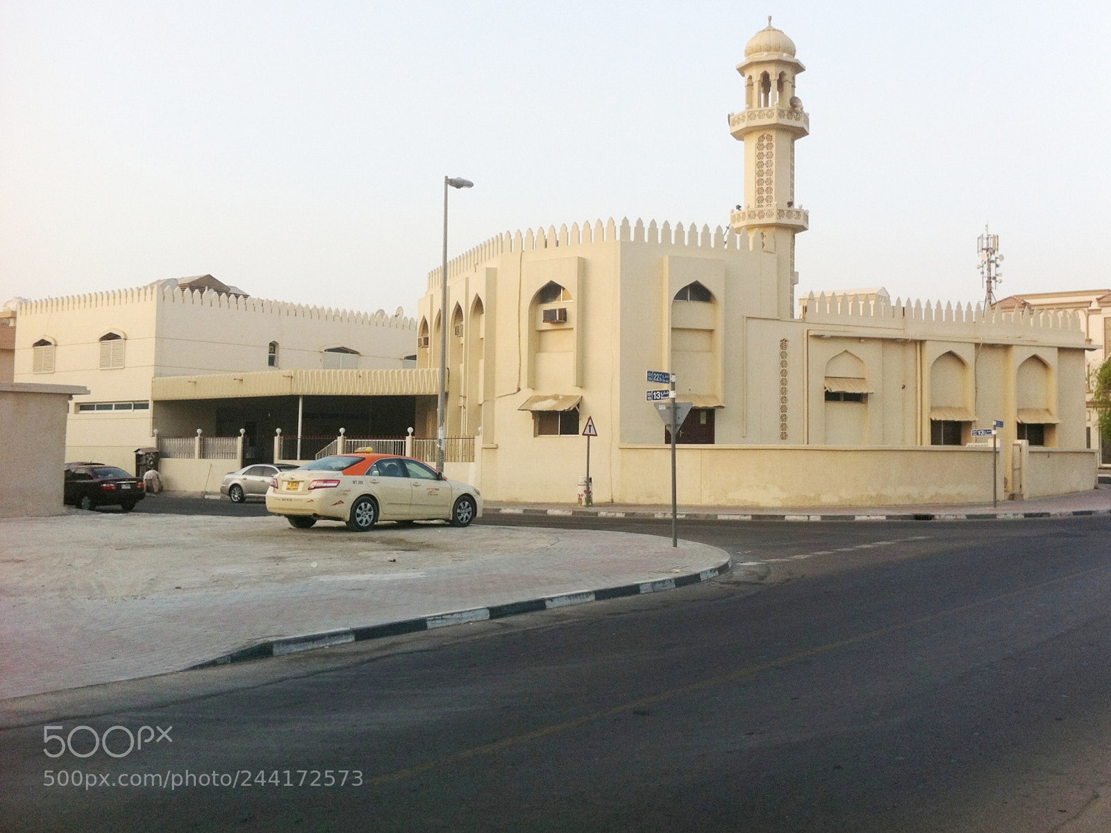 Apple iPhone 4 sample photo. Masjid abu hail mosque photography