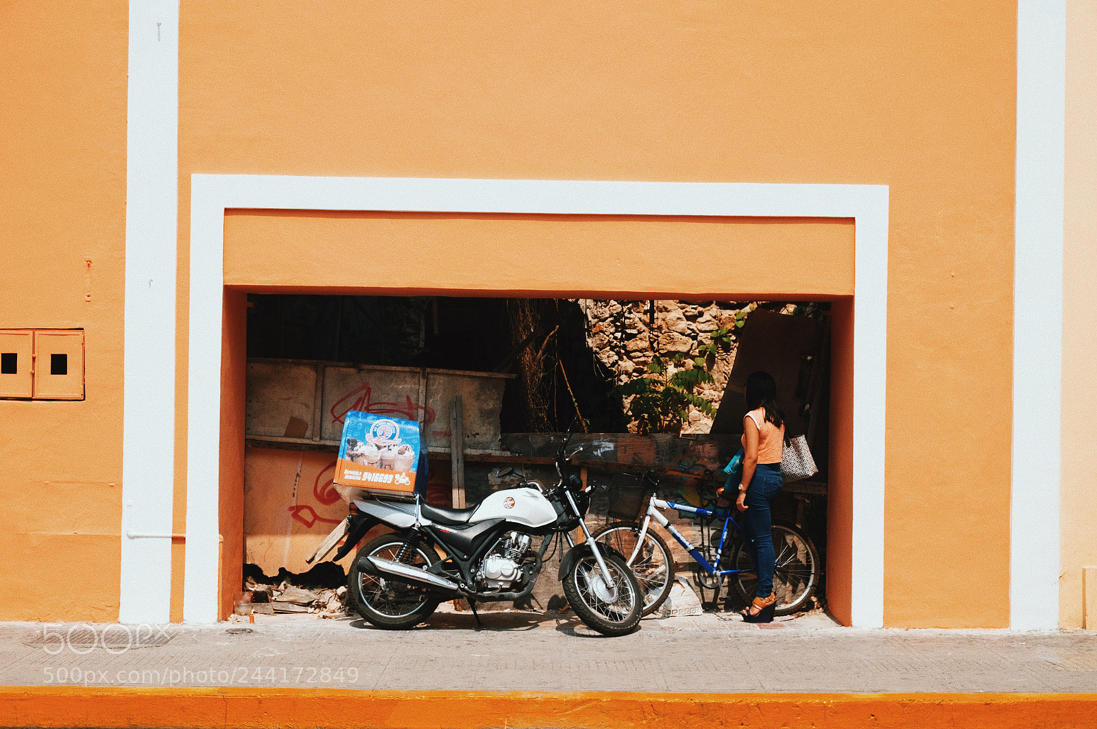 Fujifilm X-T1 sample photo. Framed in orange photography