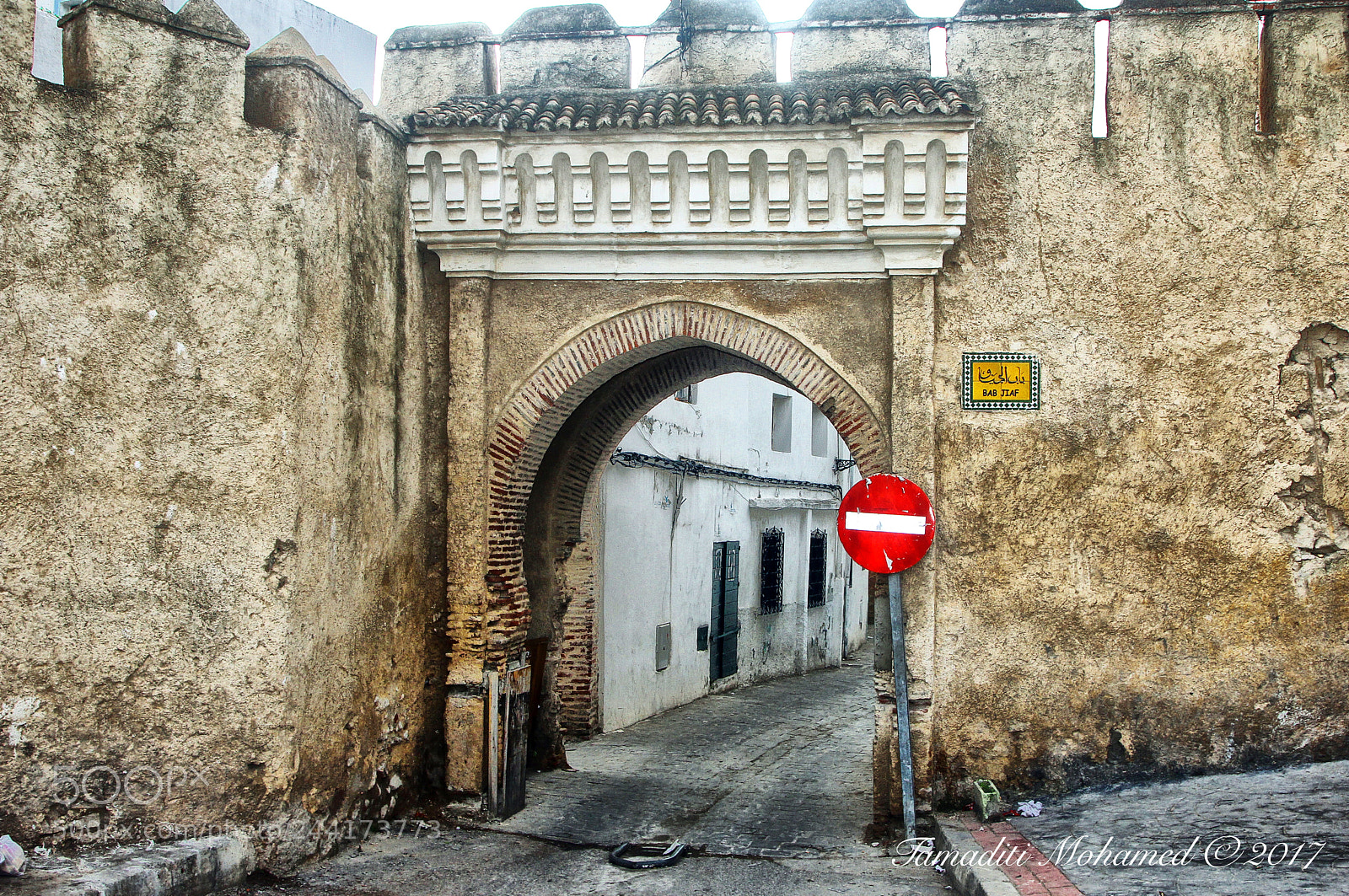Canon EOS 60D sample photo. An antique gate photography