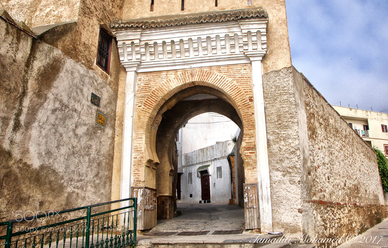 Canon EOS 60D sample photo. An antique gate photography