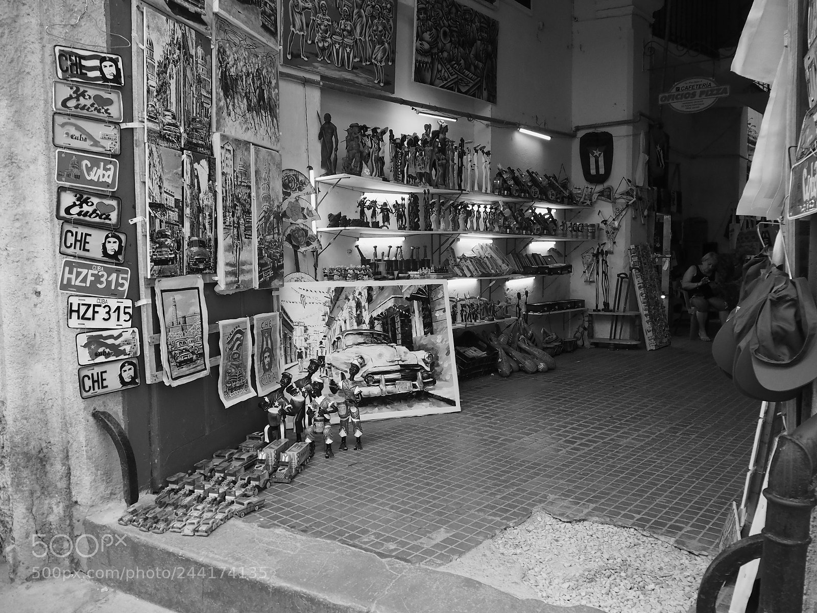 Olympus OM-D E-M10 II sample photo. Souvenir street vendor in photography