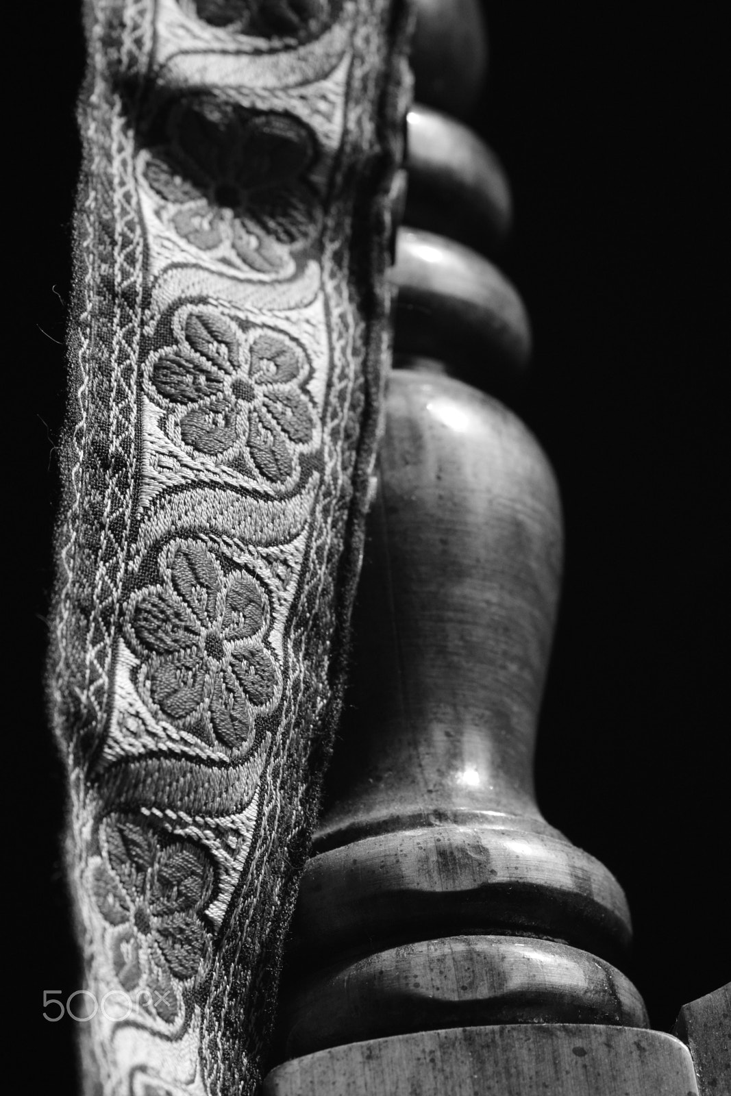 Sigma 105mm F2.8 EX DG Macro sample photo. The crippling weight photography