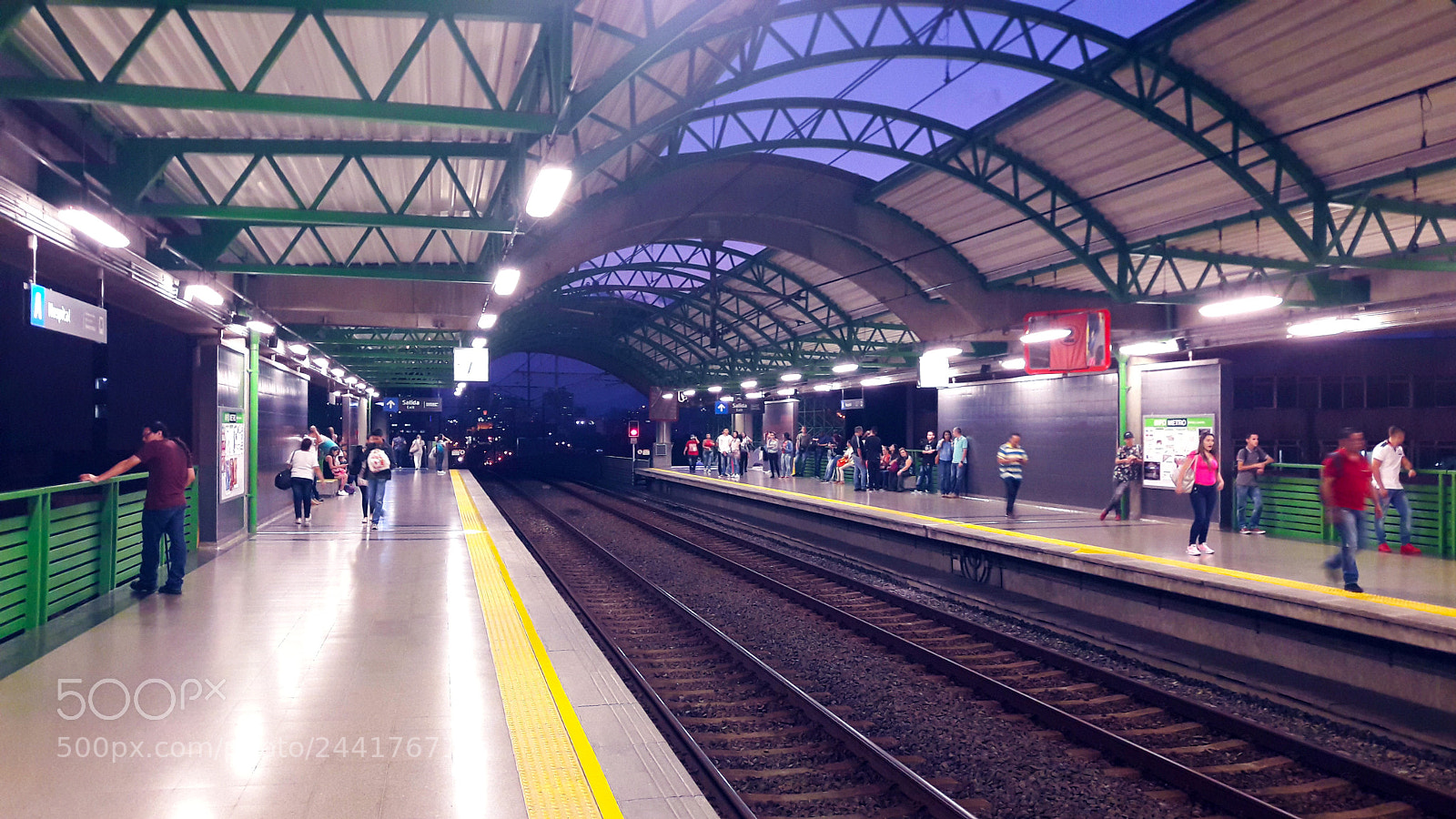 Samsung Galaxy A5(2016) sample photo. Estacion del metro photography