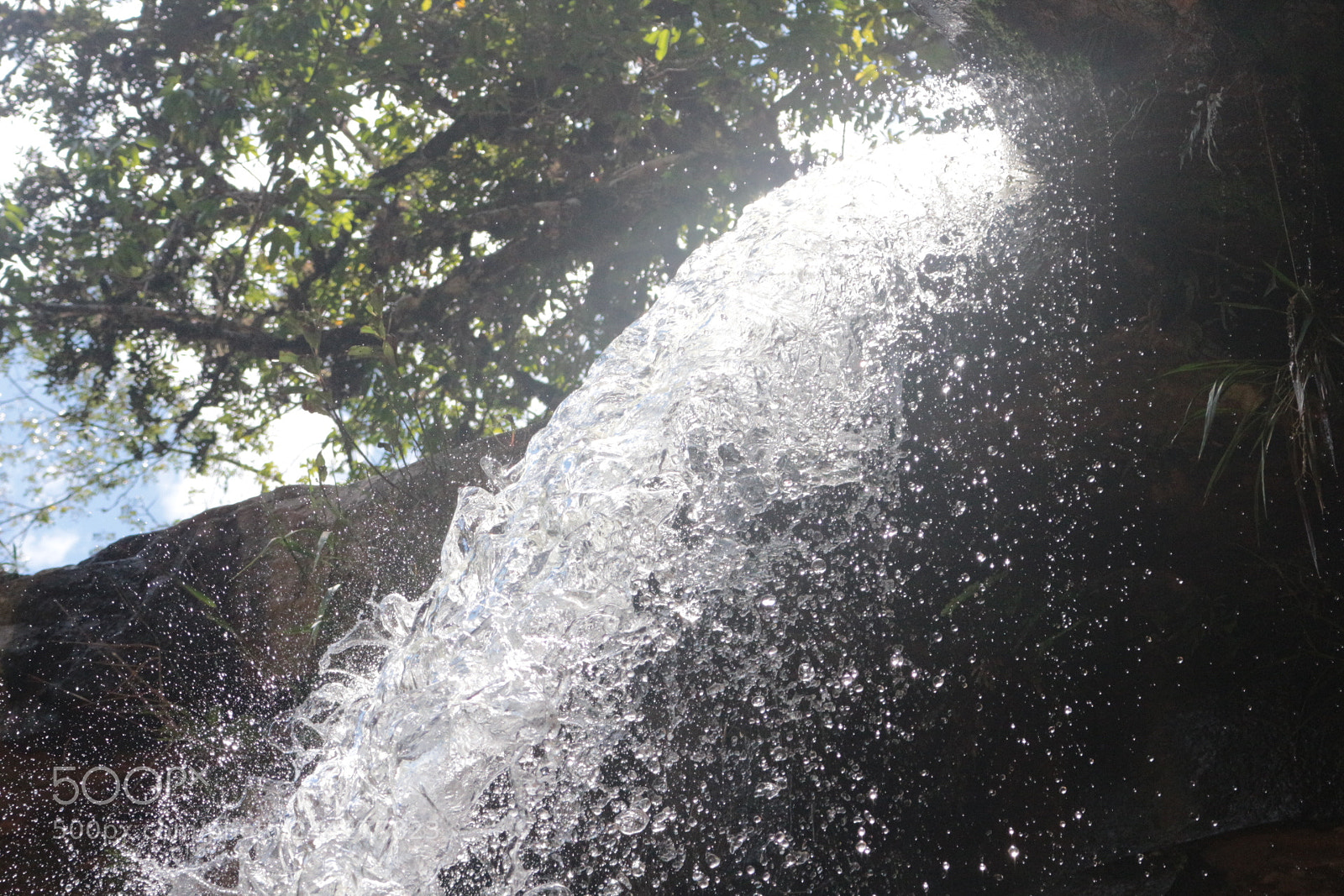 Canon EOS 700D (EOS Rebel T5i / EOS Kiss X7i) sample photo. Falling crystals photography