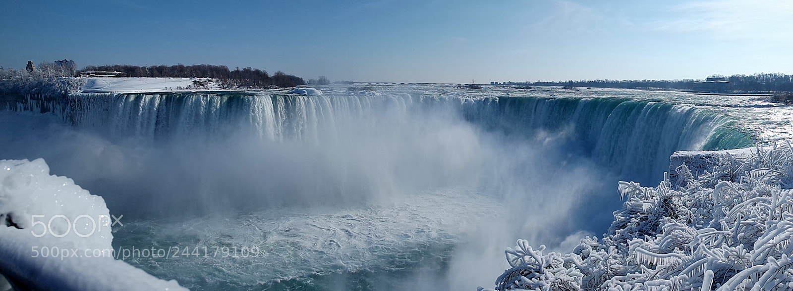 Samsung NX3000 sample photo. Niagara falls in winter photography