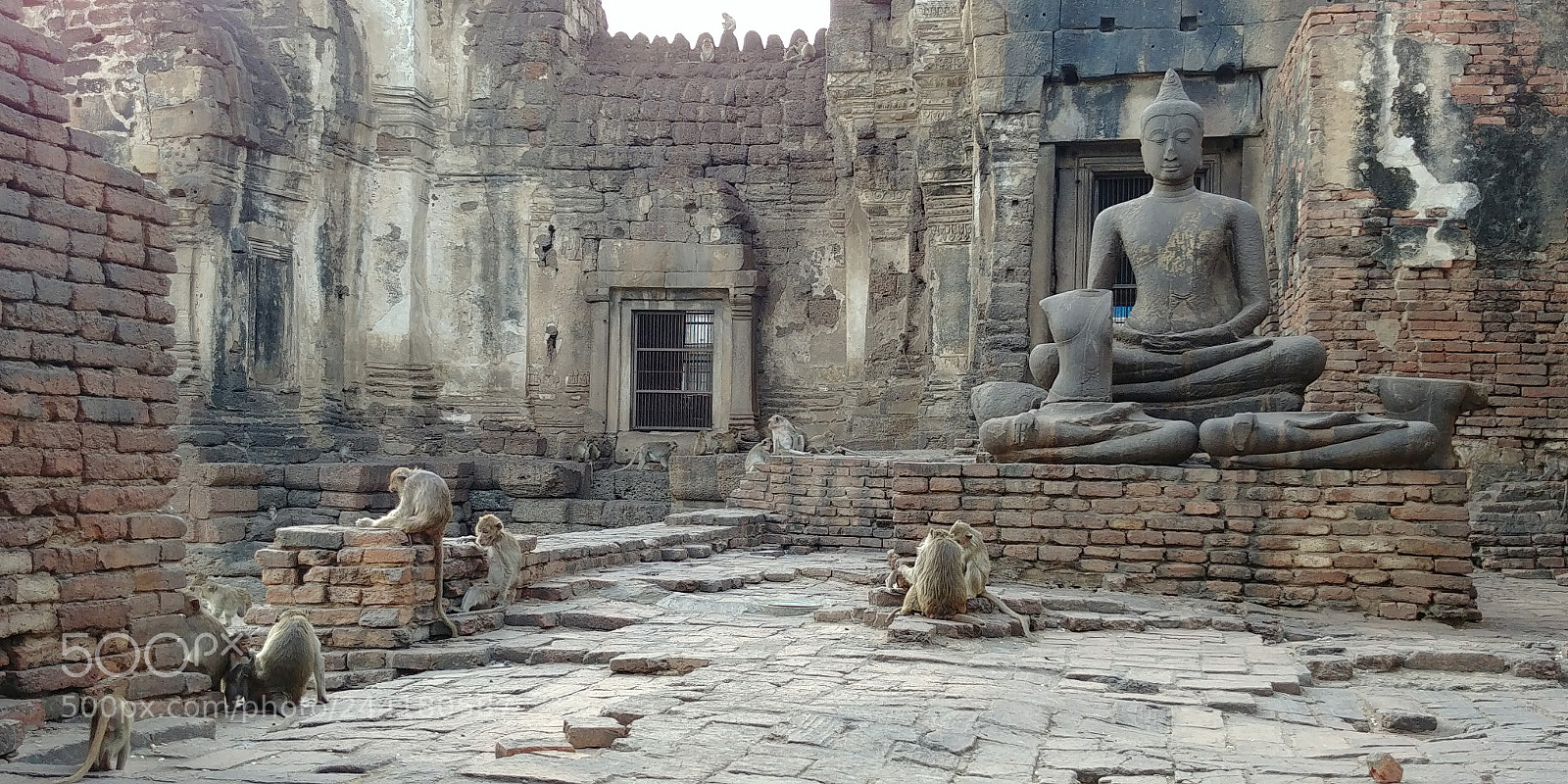 LG G6 sample photo. Lopburi, ville des singes photography