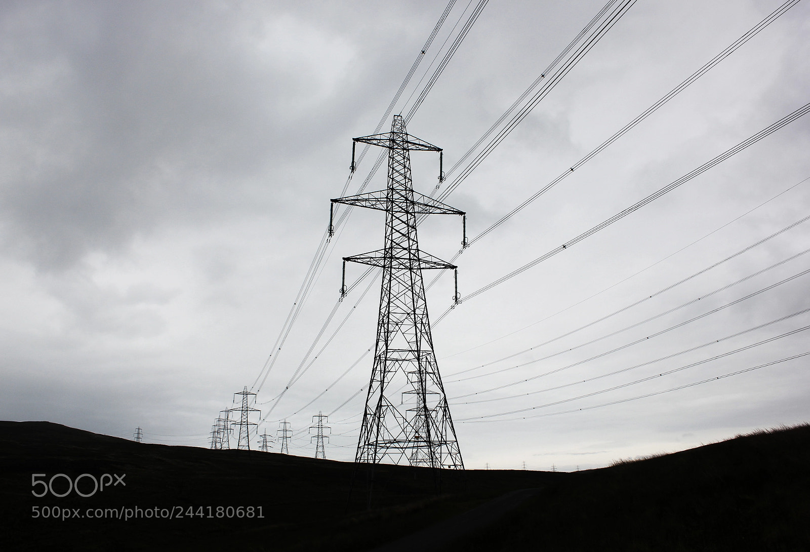 Canon EOS 550D (EOS Rebel T2i / EOS Kiss X4) sample photo. Pylons photography