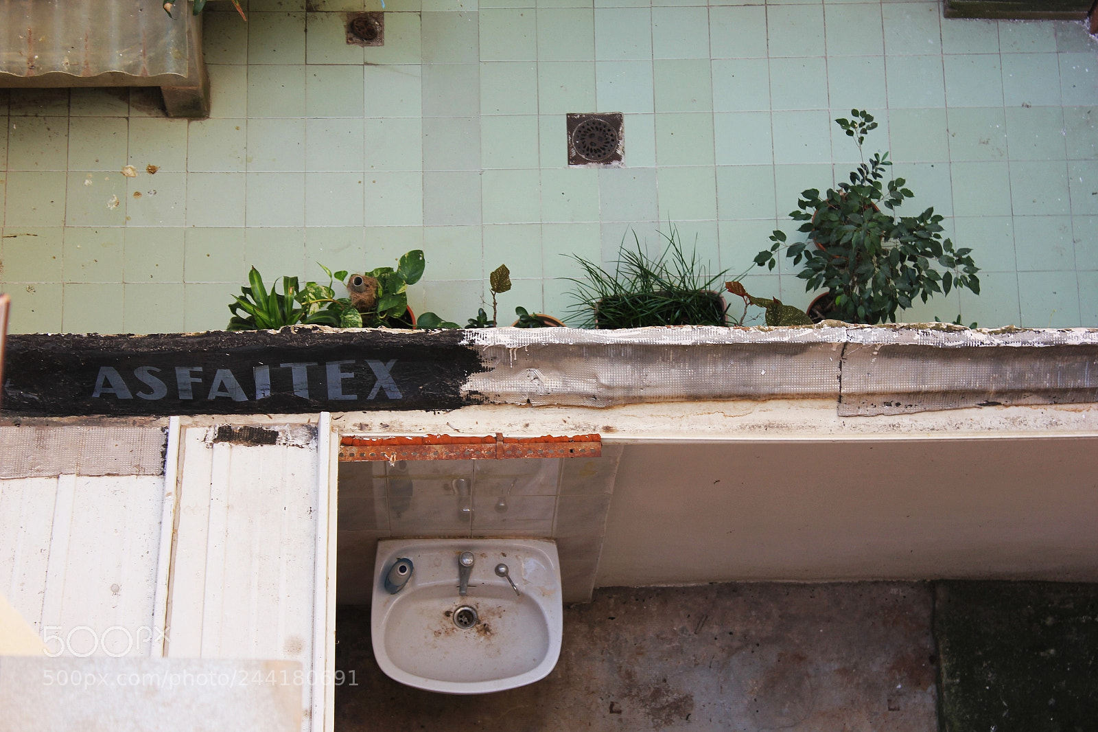 Canon EOS 550D (EOS Rebel T2i / EOS Kiss X4) sample photo. Sink photography