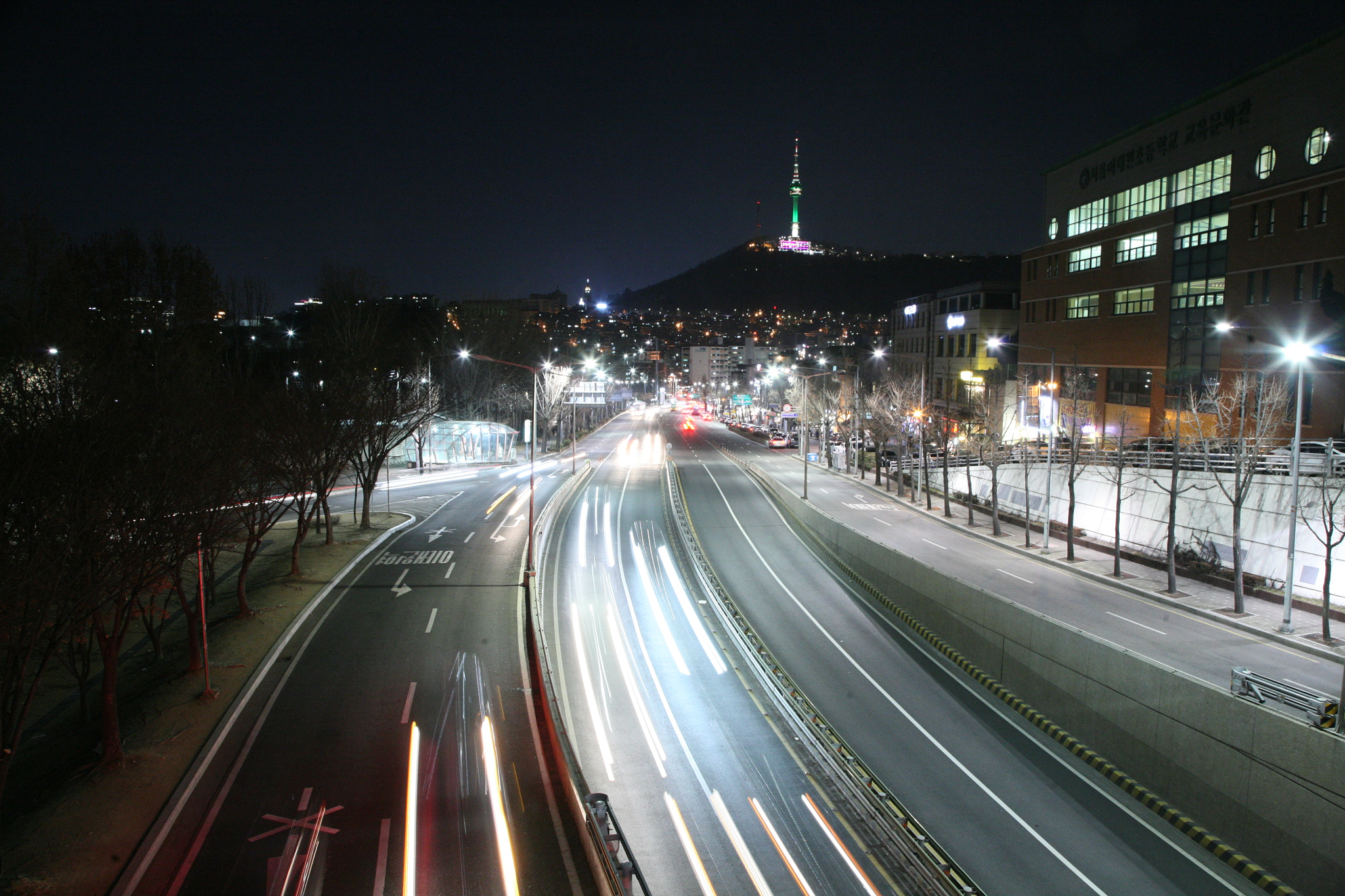 Canon EOS 5D + Canon EF 24-105mm F4L IS USM sample photo. Itaewon at night photography