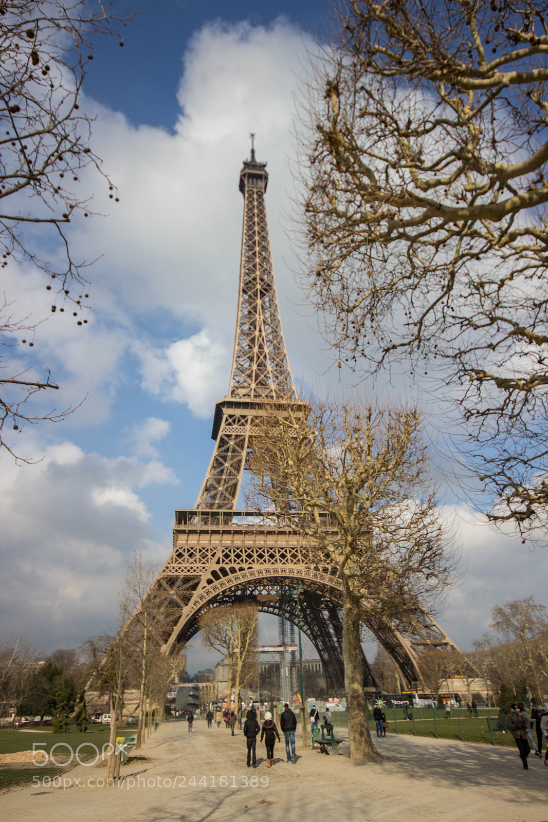 Canon EOS 600D (Rebel EOS T3i / EOS Kiss X5) sample photo. Eiffel under bluesky photography