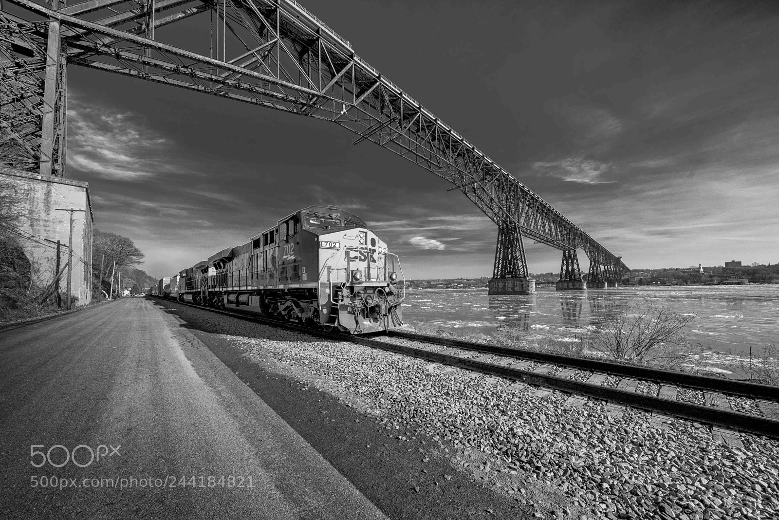 Nikon D810 sample photo. Csx crosses under the photography